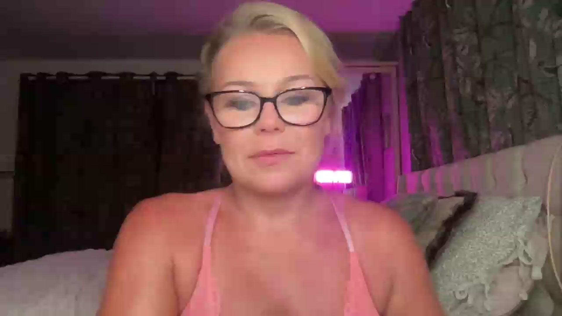 Gallery image thumbnail from LarasDen's myfreecams stream on, 07/10/2026, 21:25 image 20 of 20
