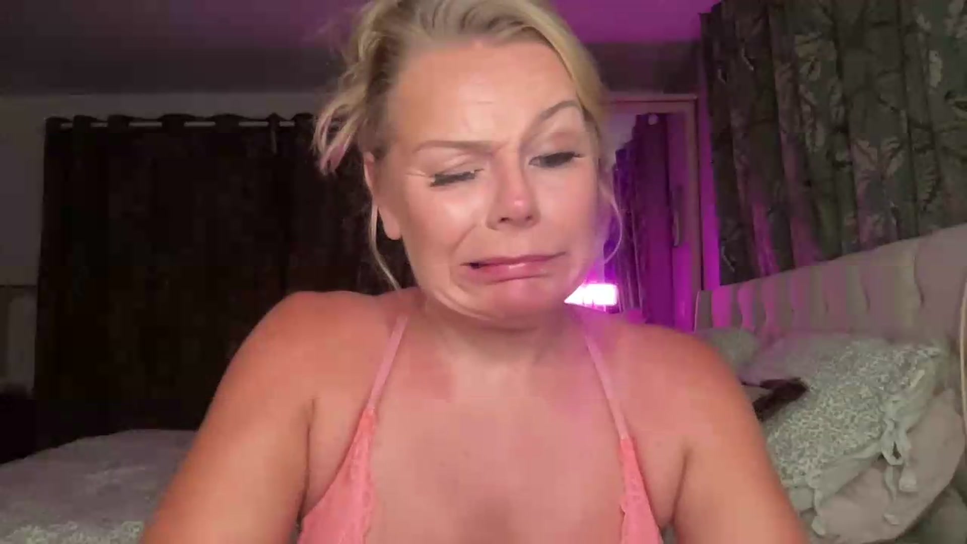 Gallery image thumbnail from LarasDen's myfreecams stream on, 07/11/2026, 01:21 image 14 of 20