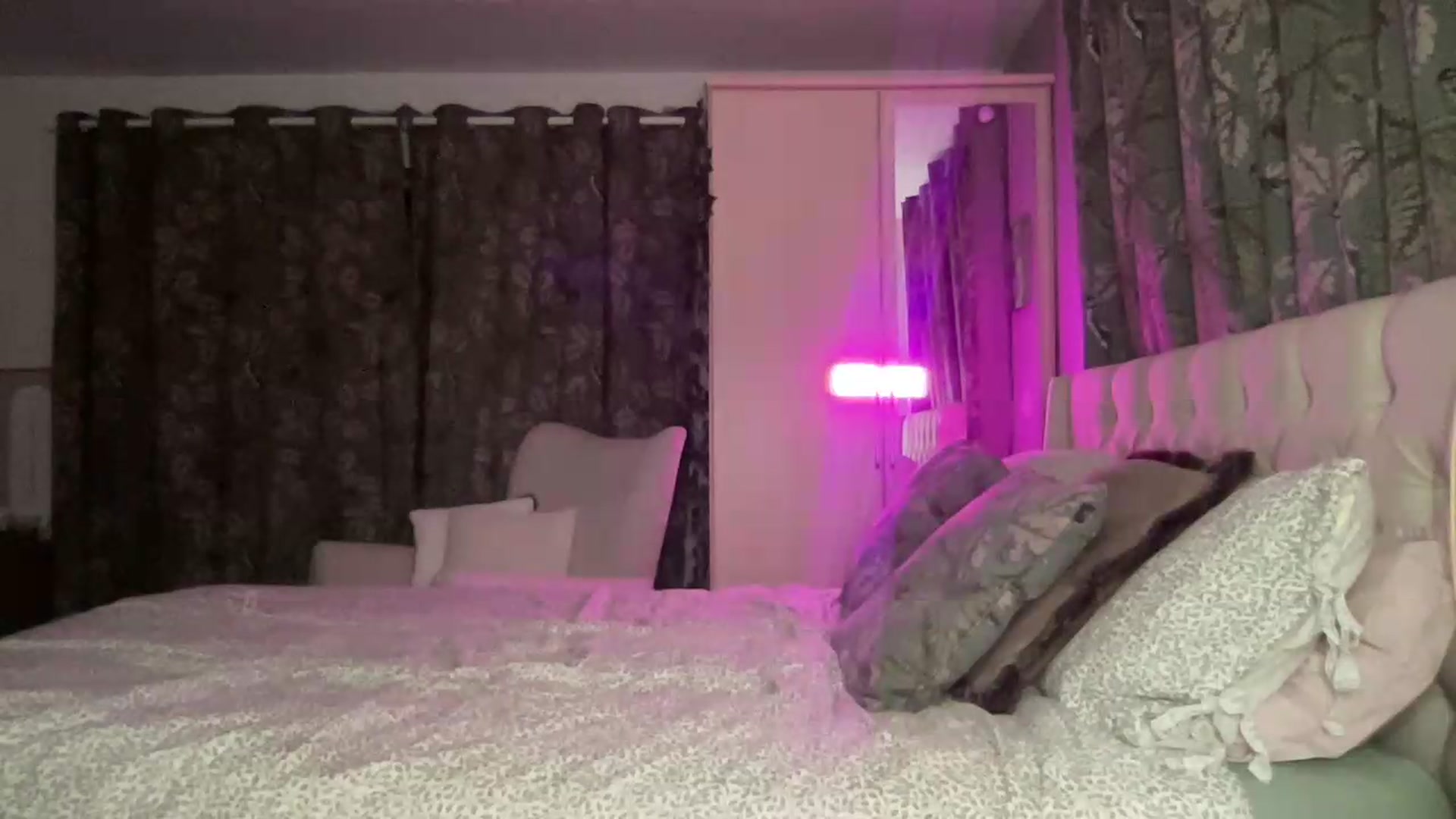 Gallery image thumbnail from LarasDen's myfreecams stream on, 07/11/2026, 01:21 image 18 of 20