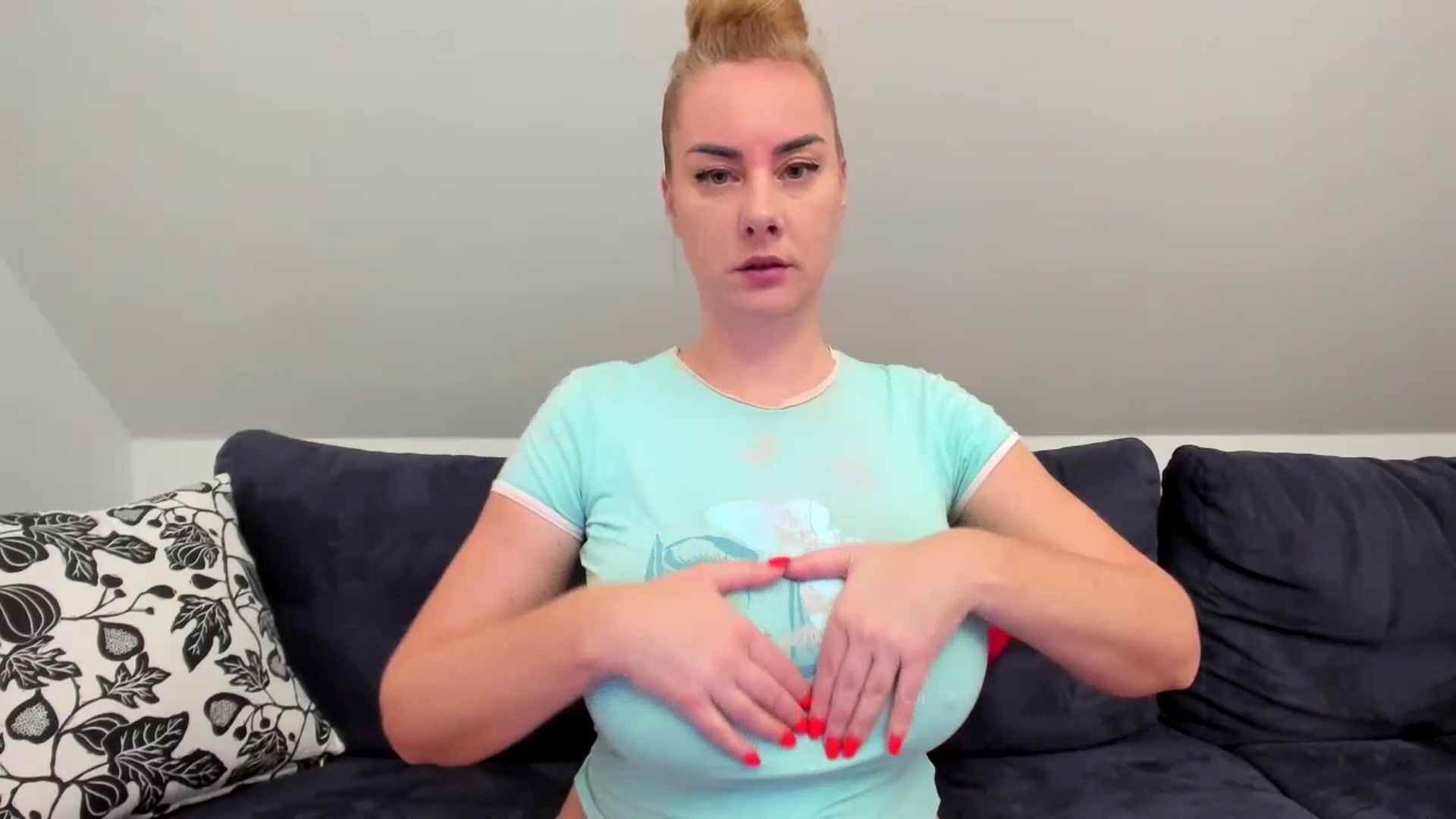 Gallery image thumbnail from LarisaSexxxy's myfreecams stream on, 05/20/2025, 20:05 image 4 of 20