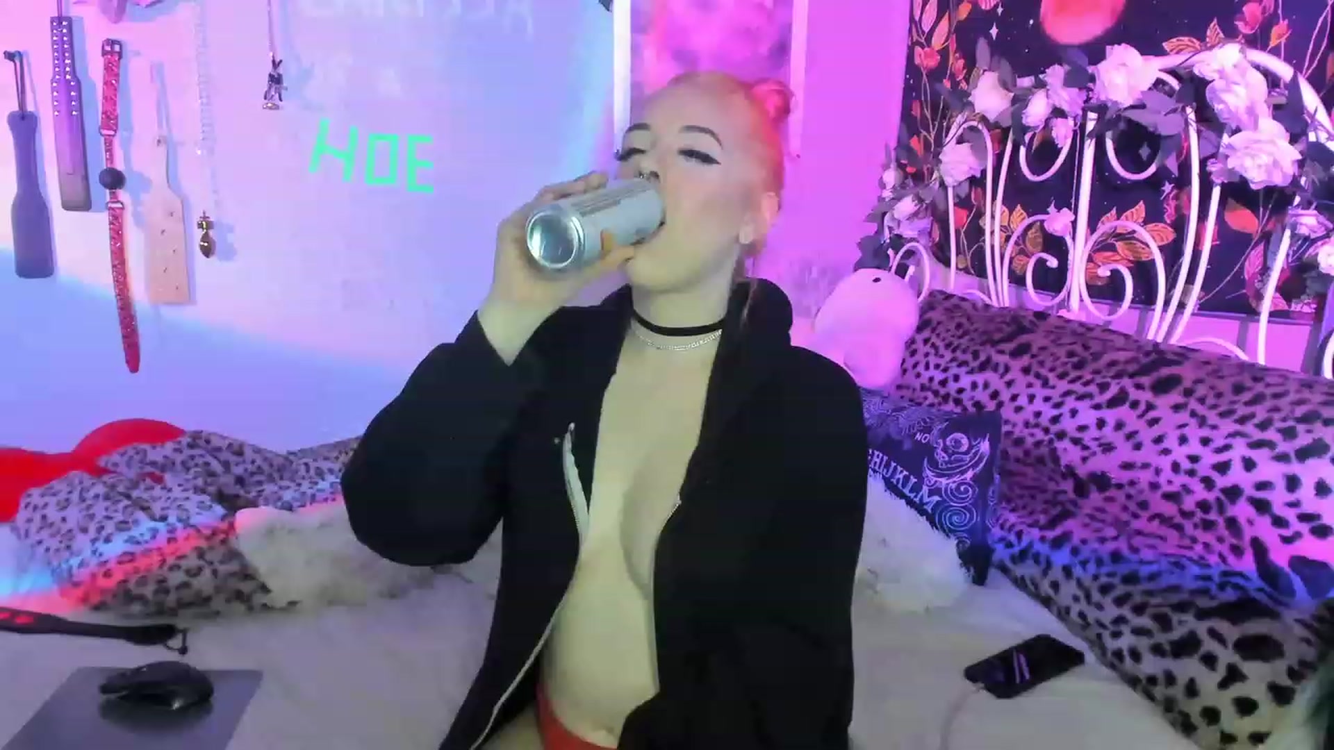 Gallery image thumbnail from LarissaLarson's myfreecams stream on, 11/22/2022, 05:50 image 16 of 20