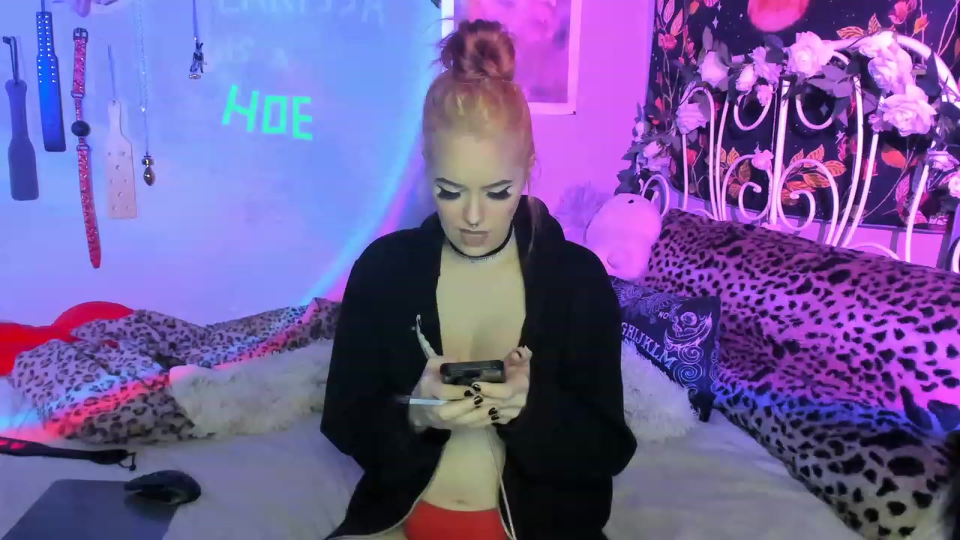 Gallery image thumbnail from LarissaLarson's myfreecams stream on, 11/22/2022, 05:50 image 12 of 20