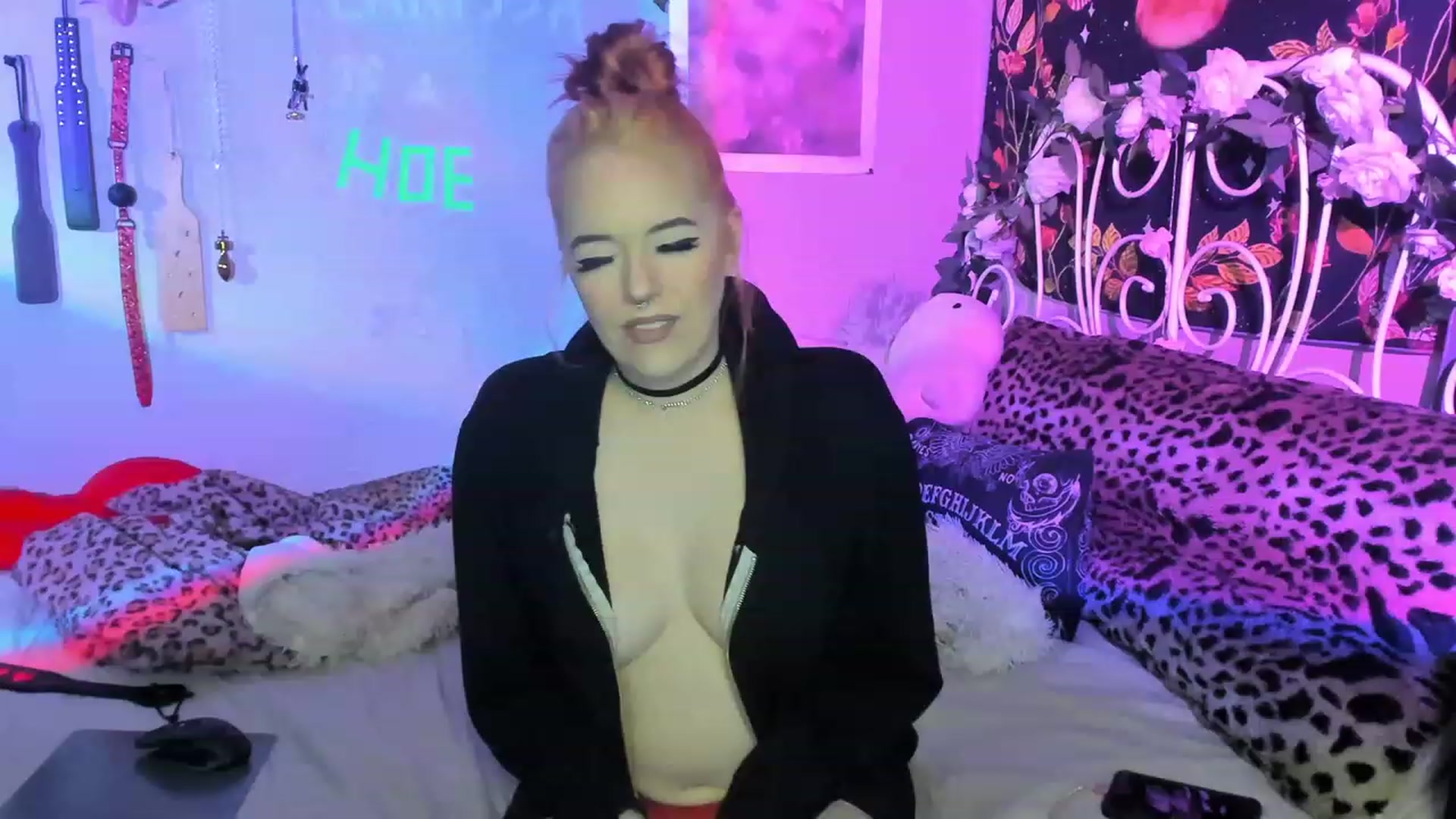 Gallery image thumbnail from LarissaLarson's myfreecams stream on, 11/22/2022, 05:50 image 3 of 20