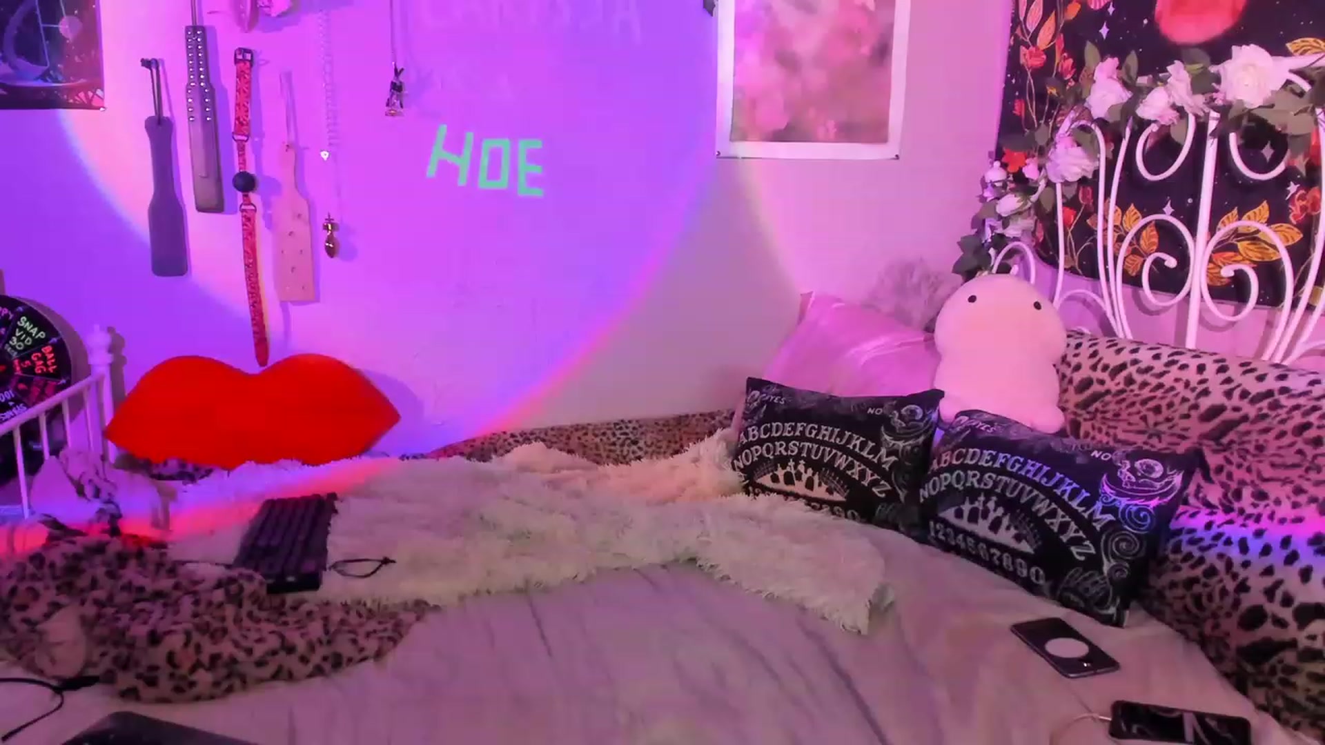 Gallery image thumbnail from LarissaLarson's myfreecams stream on, 11/23/2022, 06:11 image 6 of 20