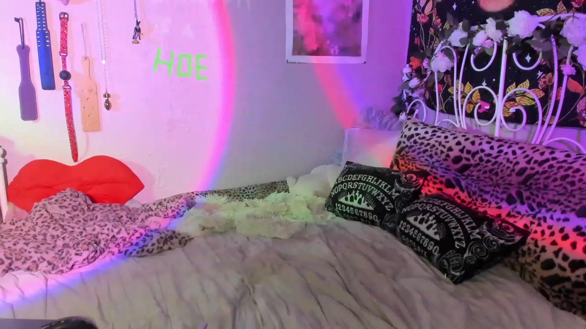 Gallery image thumbnail from LarissaLarson's myfreecams stream on, 11/24/2022, 06:53 image 3 of 20