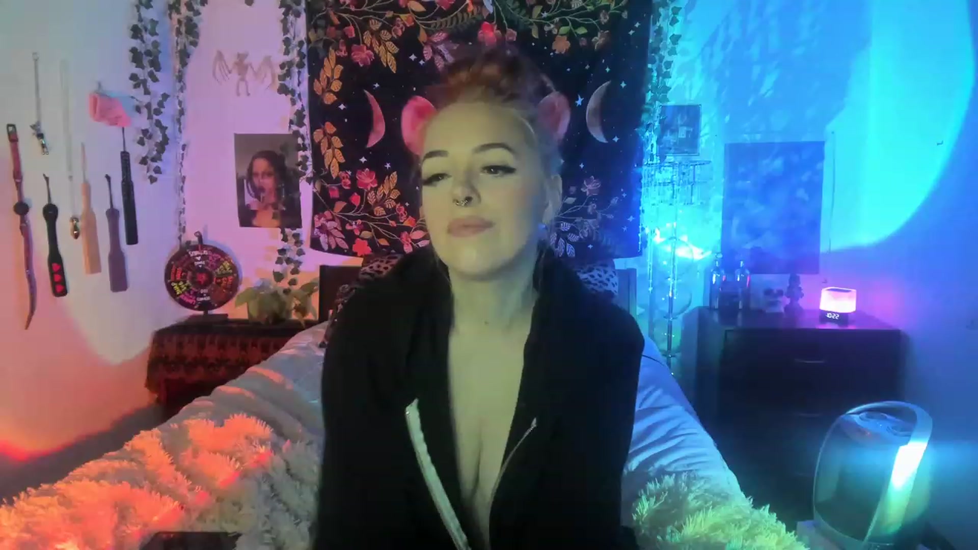 Gallery image thumbnail from LarissaLarson's myfreecams stream on, 11/27/2022, 05:47 image 7 of 20