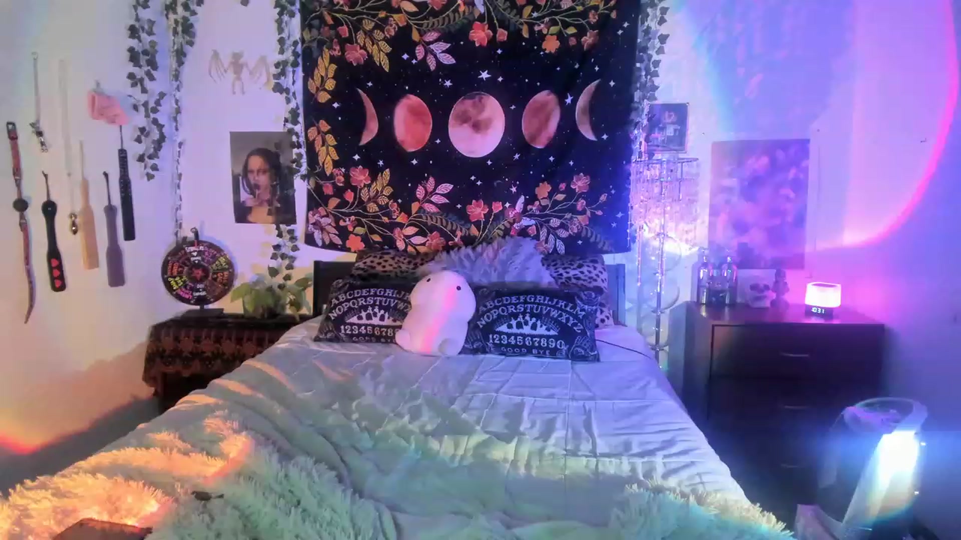 Gallery image thumbnail from LarissaLarson's myfreecams stream on, 11/27/2022, 05:47 image 11 of 20