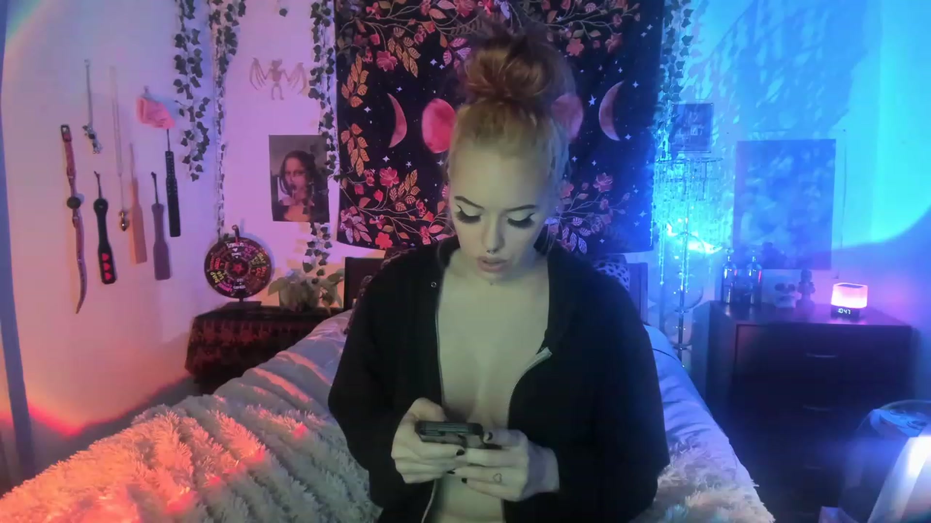 Gallery image thumbnail from LarissaLarson's myfreecams stream on, 11/27/2022, 05:47 image 18 of 20