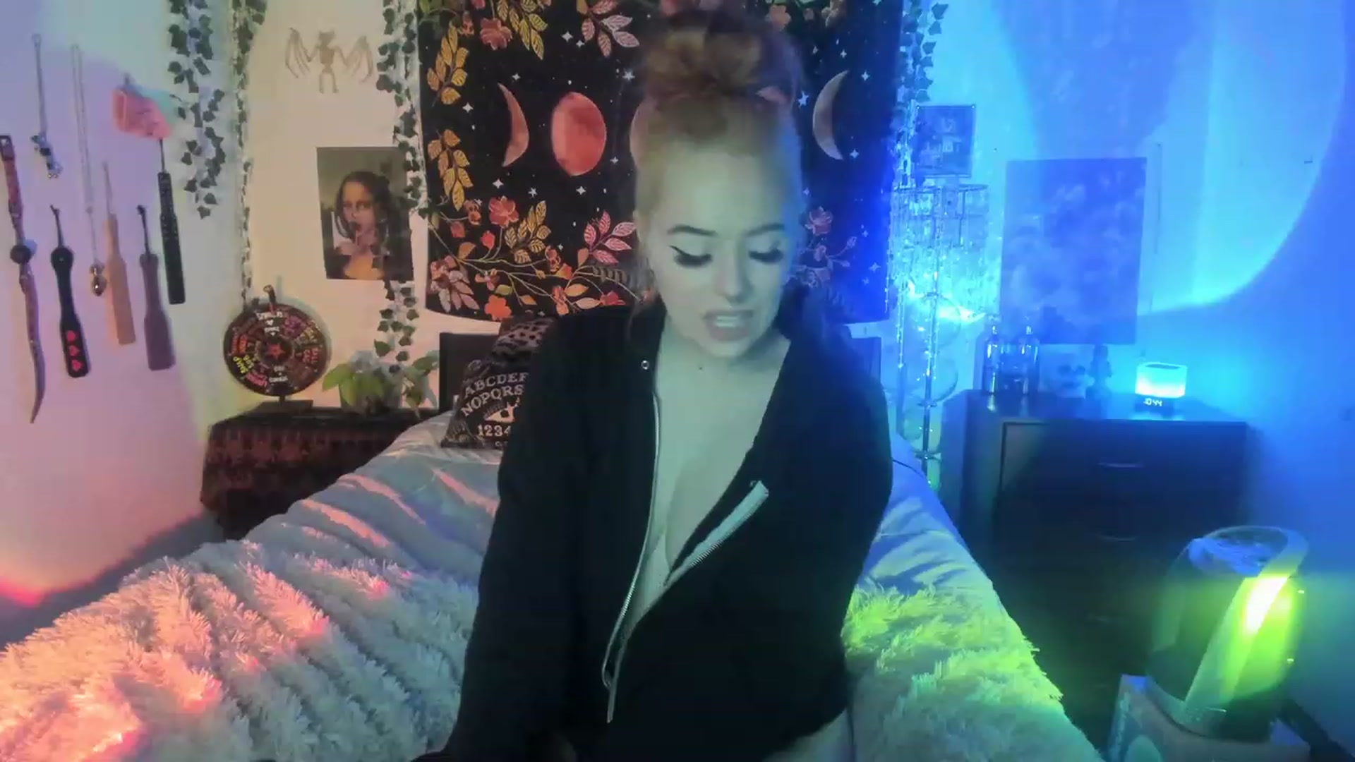 Gallery image thumbnail from LarissaLarson's myfreecams stream on, 11/27/2022, 05:47 image 17 of 20