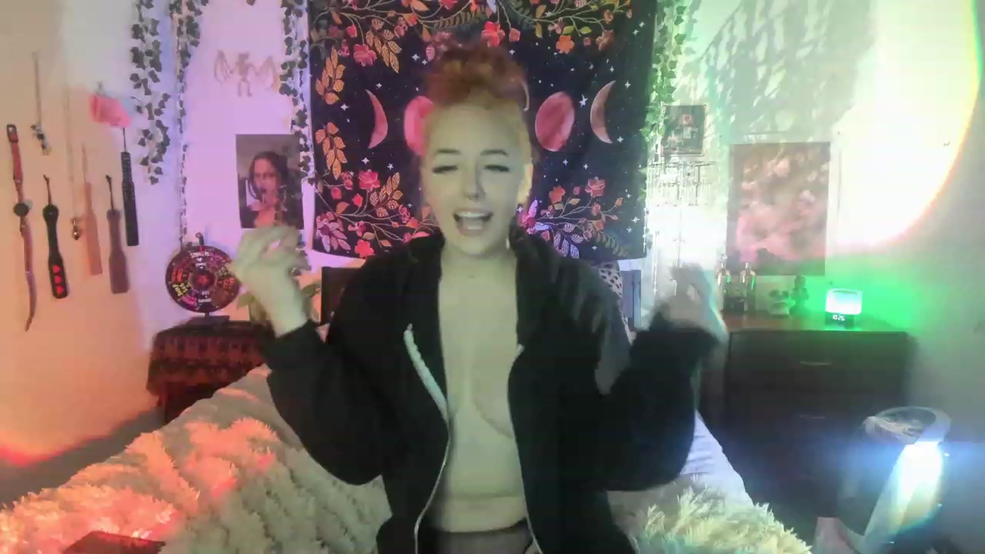 Gallery image thumbnail from LarissaLarson's myfreecams stream on, 11/27/2022, 05:47 image 9 of 20