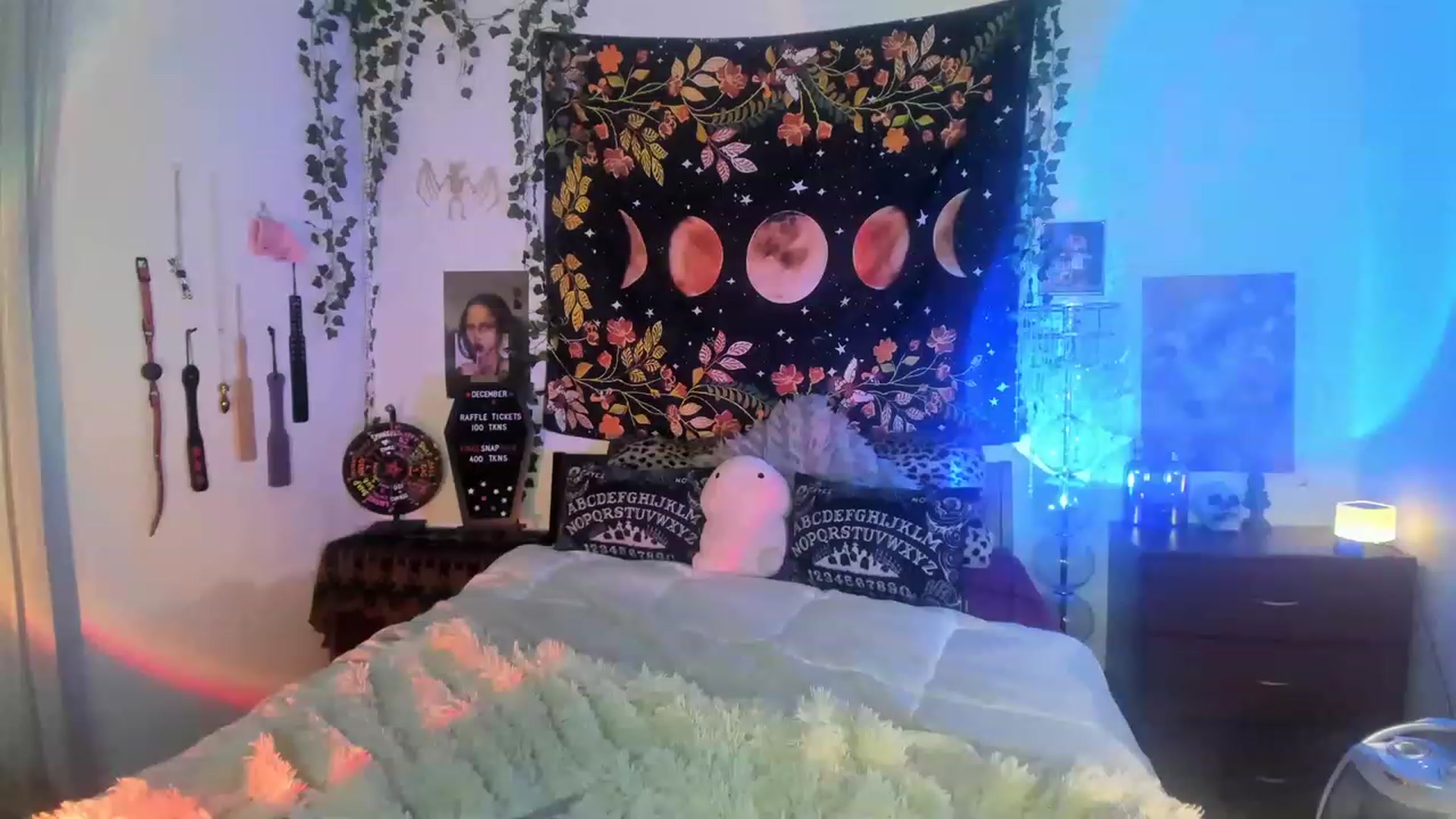 Gallery image thumbnail from LarissaLarson's myfreecams stream on, 11/29/2022, 05:42 image 19 of 20