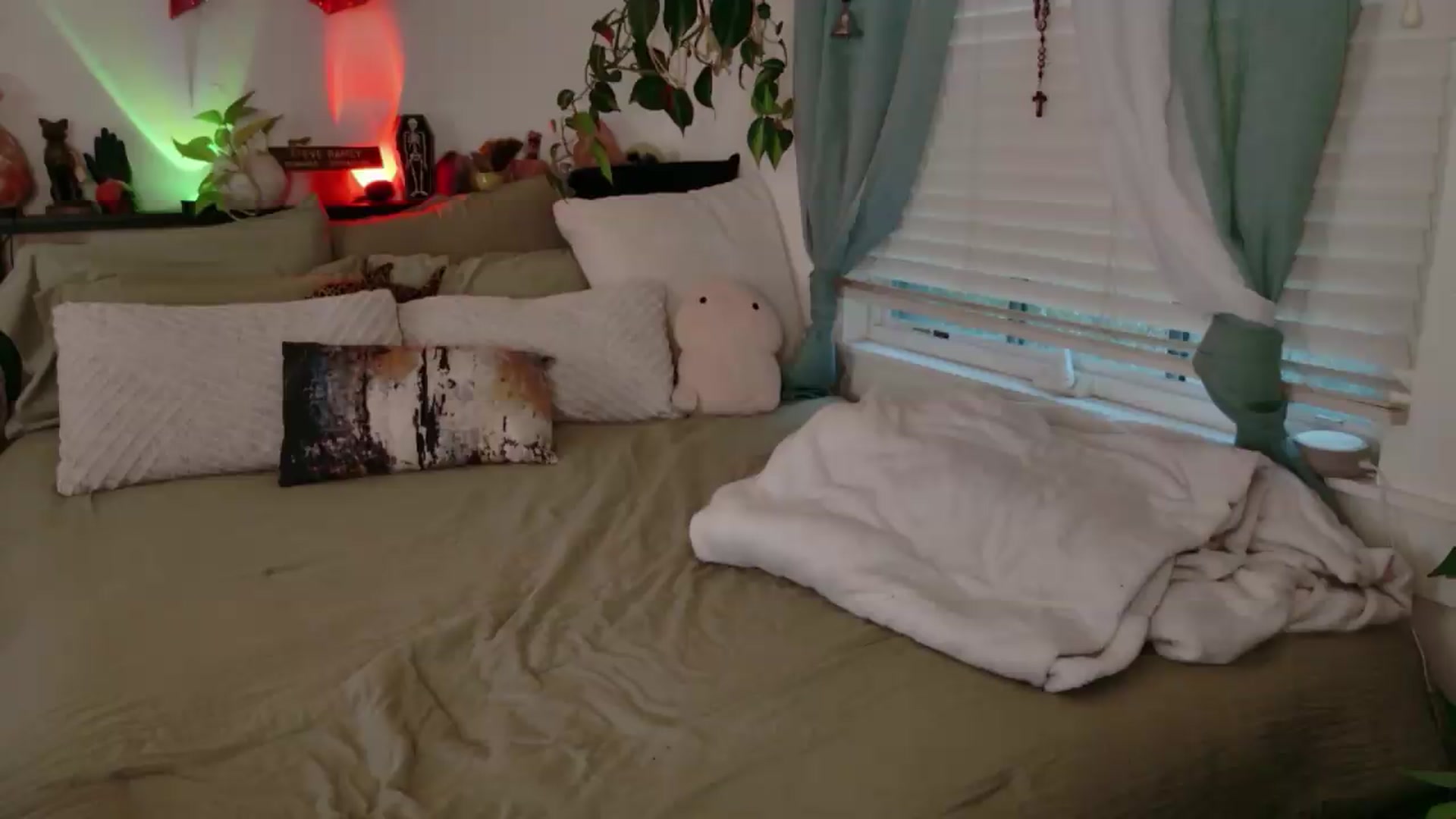 Gallery image thumbnail from LarissaLarson's myfreecams stream on, 06/24/2026, 04:10 image 4 of 20