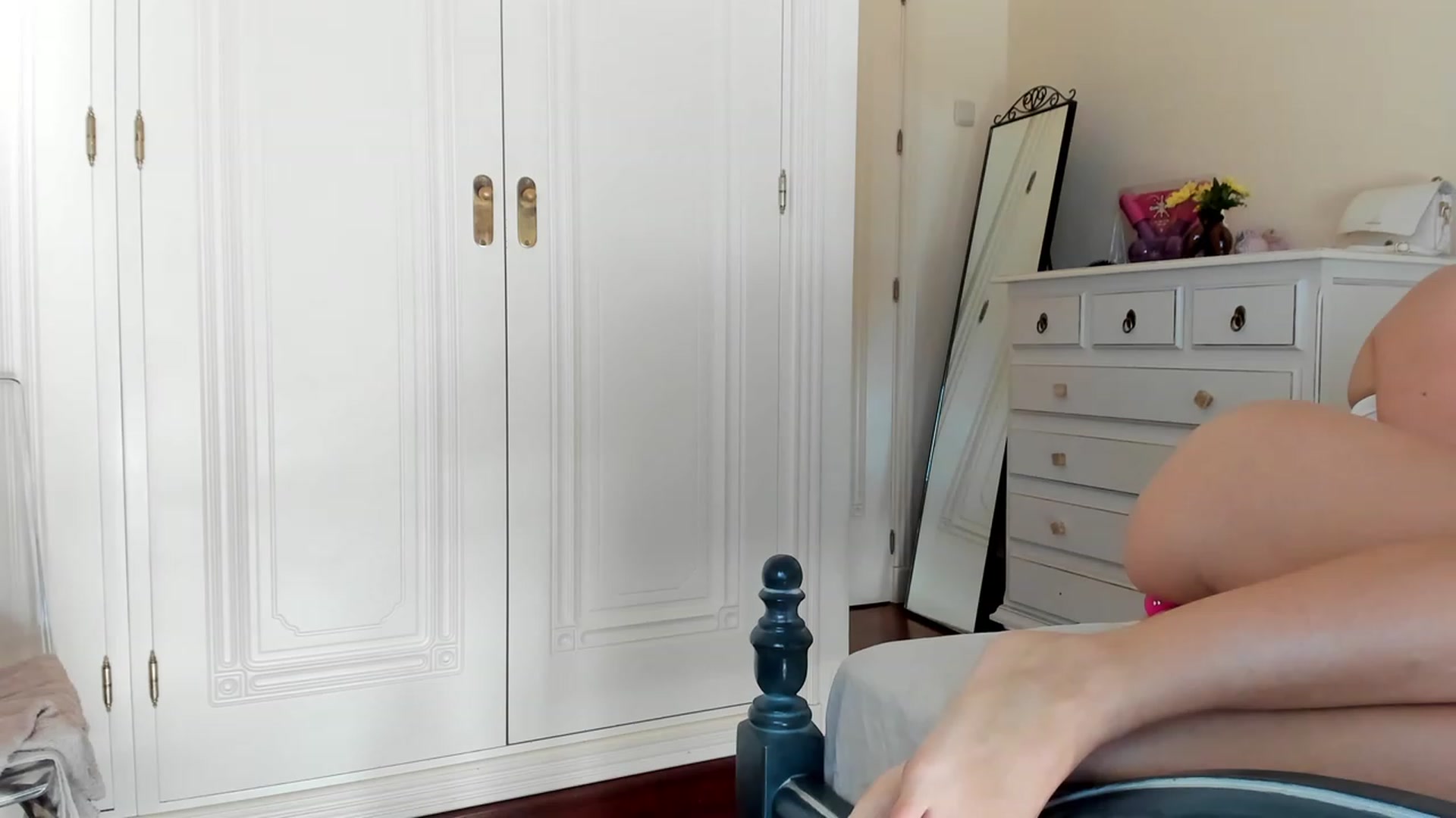 Gallery image thumbnail from Laryssa1's myfreecams stream on, 01/08/2024, 11:10 image 15 of 20