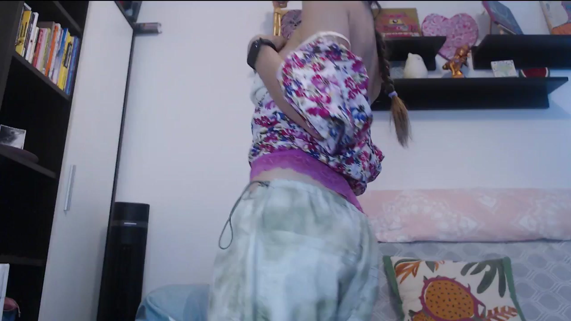 Gallery image thumbnail from Lasagna_maze's myfreecams stream on, 08/26/2025, 15:12 image 12 of 20