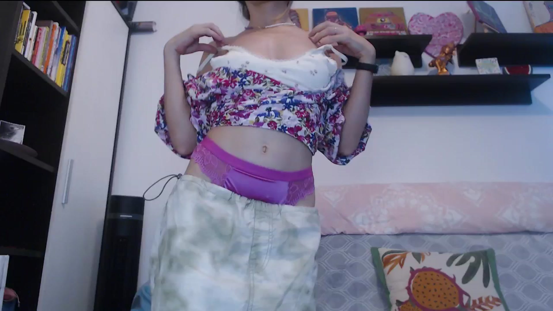 Gallery image thumbnail from Lasagna_maze's myfreecams stream on, 08/26/2025, 15:12 image 10 of 20