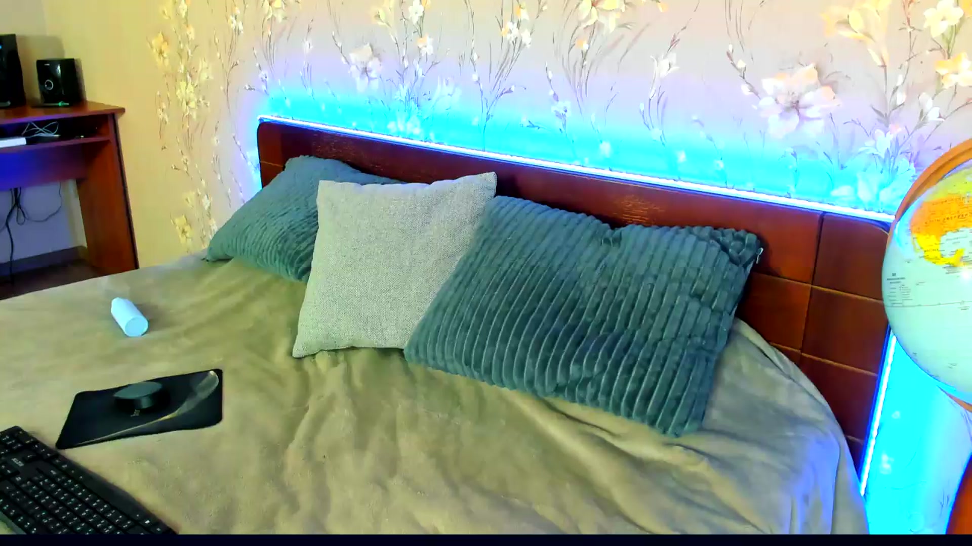 Gallery image thumbnail from LassCherry18's myfreecams stream on, 07/30/2026, 16:15 image 1 of 20