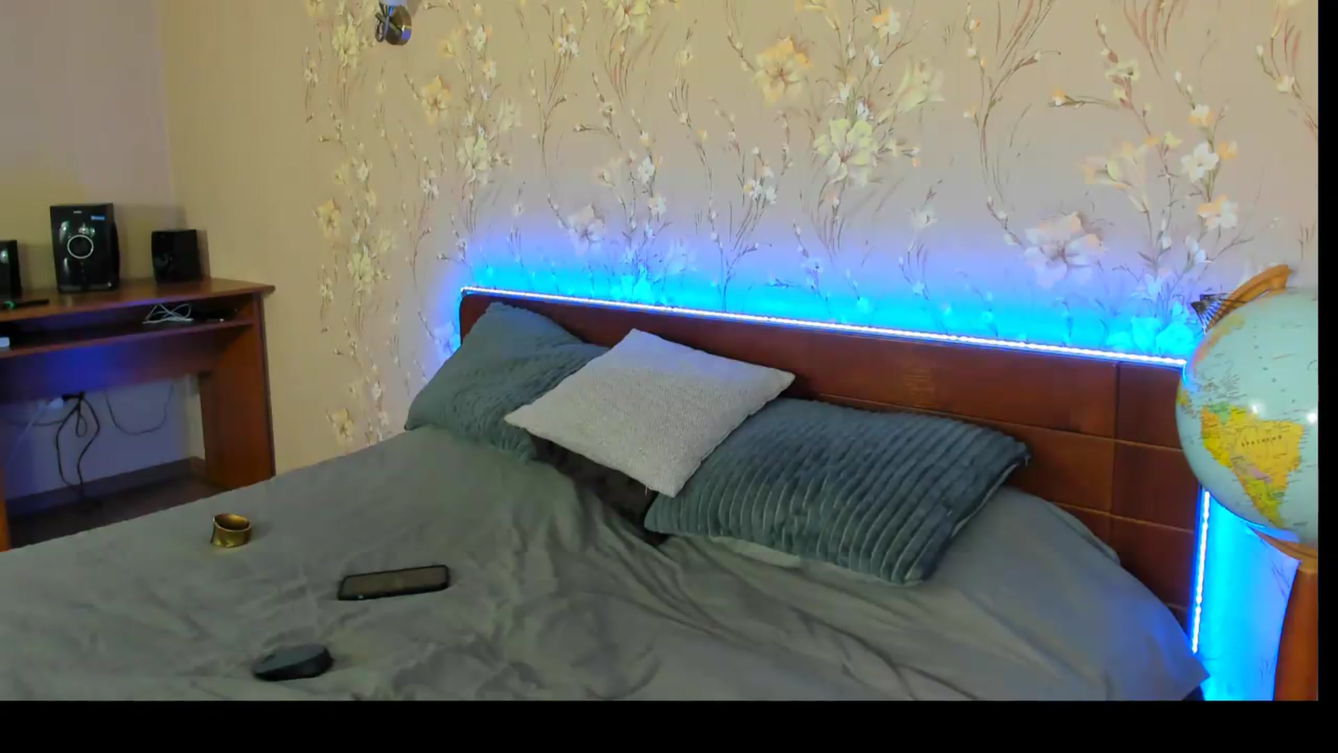 Gallery image thumbnail from LassCherry18's myfreecams stream on, 08/19/2026, 16:40 image 18 of 20