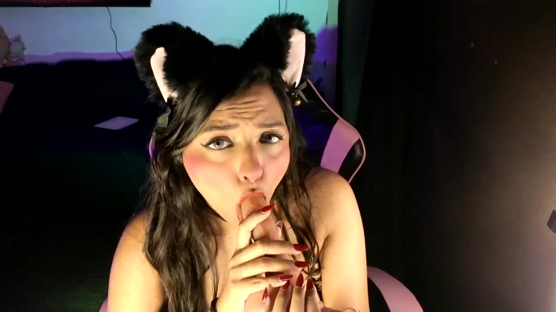 Gallery image thumbnail from LatinaMilf_'s myfreecams stream on, 06/22/2025, 09:29 image 14 of 20
