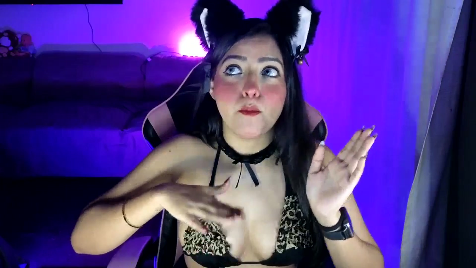Gallery image thumbnail from LatinaMilf_'s myfreecams stream on, 07/13/2025, 08:27 image 2 of 20