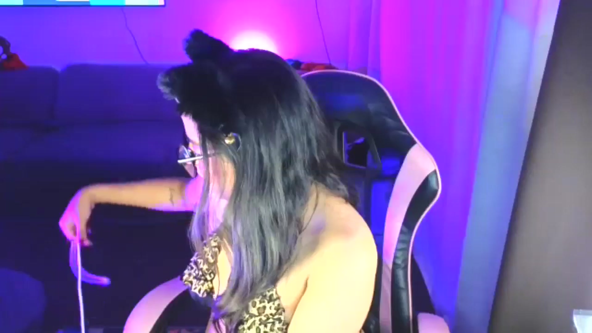 Gallery image thumbnail from LatinaMilf_'s myfreecams stream on, 08/18/2025, 06:58 image 17 of 20