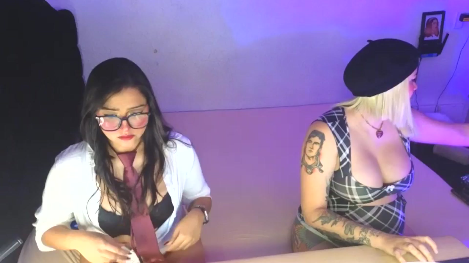 Gallery image thumbnail from LatinaMilf_'s myfreecams stream on, 09/19/2025, 22:23 image 3 of 20