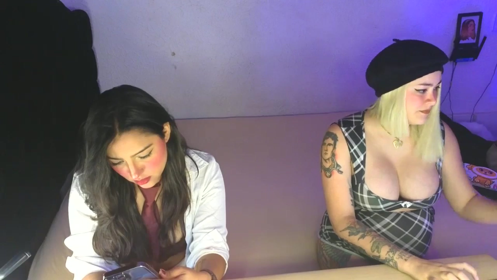 Gallery image thumbnail from LatinaMilf_'s myfreecams stream on, 09/19/2025, 23:41 image 7 of 20