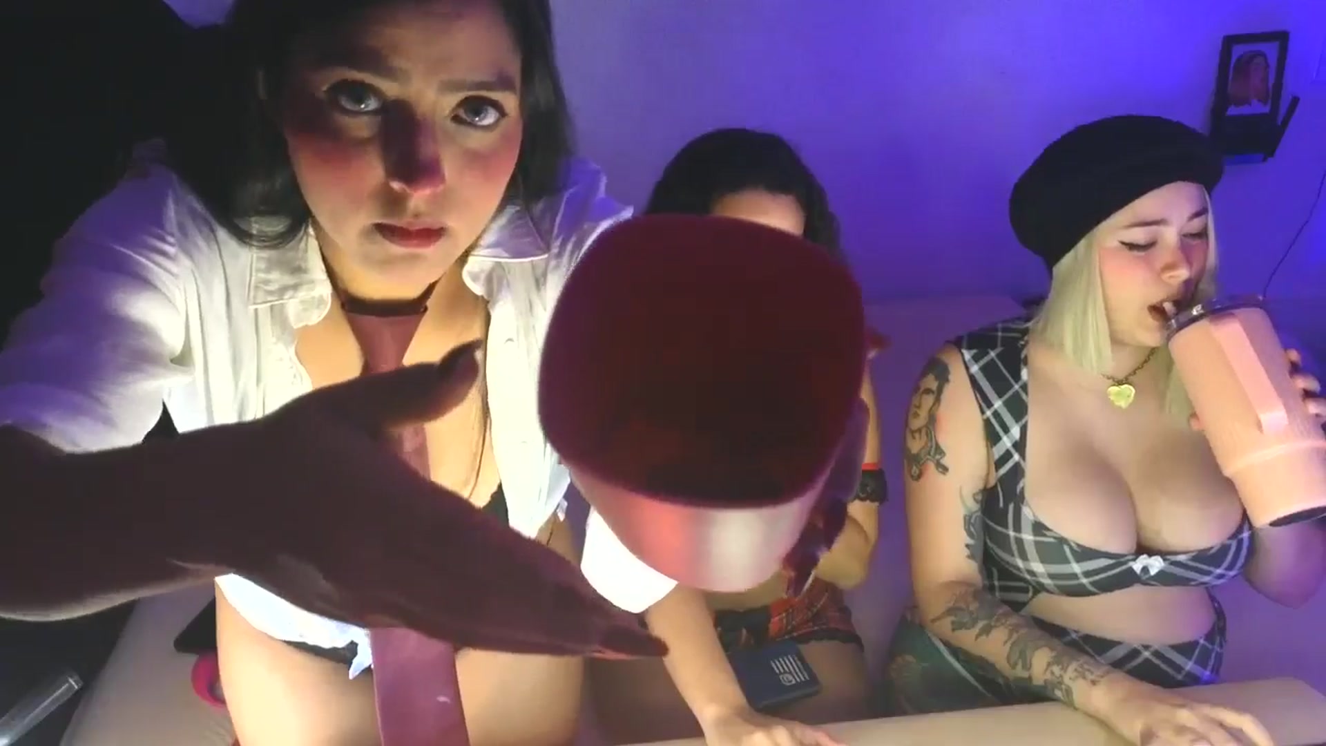 Gallery image thumbnail from LatinaMilf_'s myfreecams stream on, 09/20/2025, 01:19 image 5 of 20