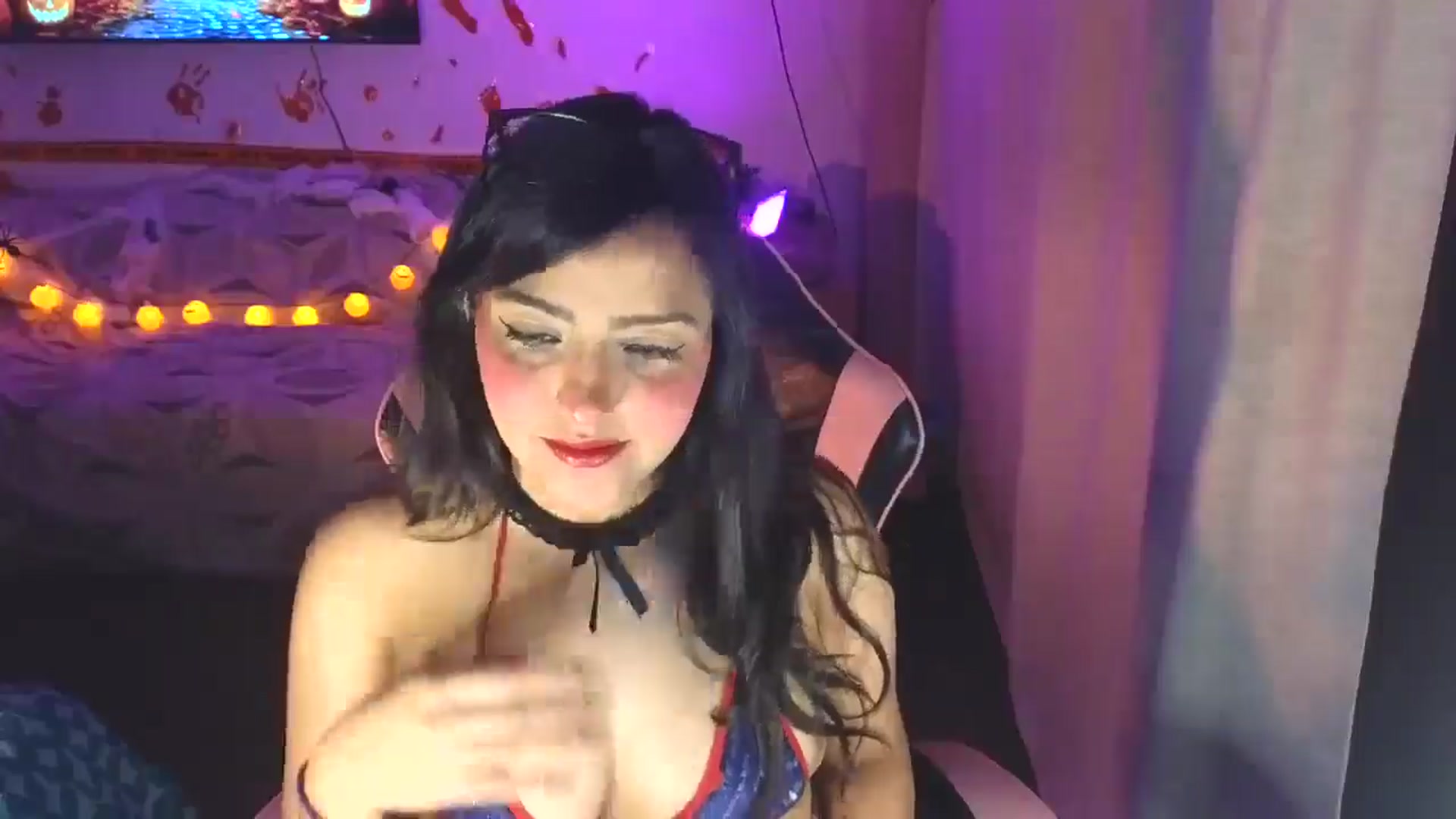 Gallery image thumbnail from LatinaMilf_'s myfreecams stream on, 10/18/2025, 07:05 image 15 of 20