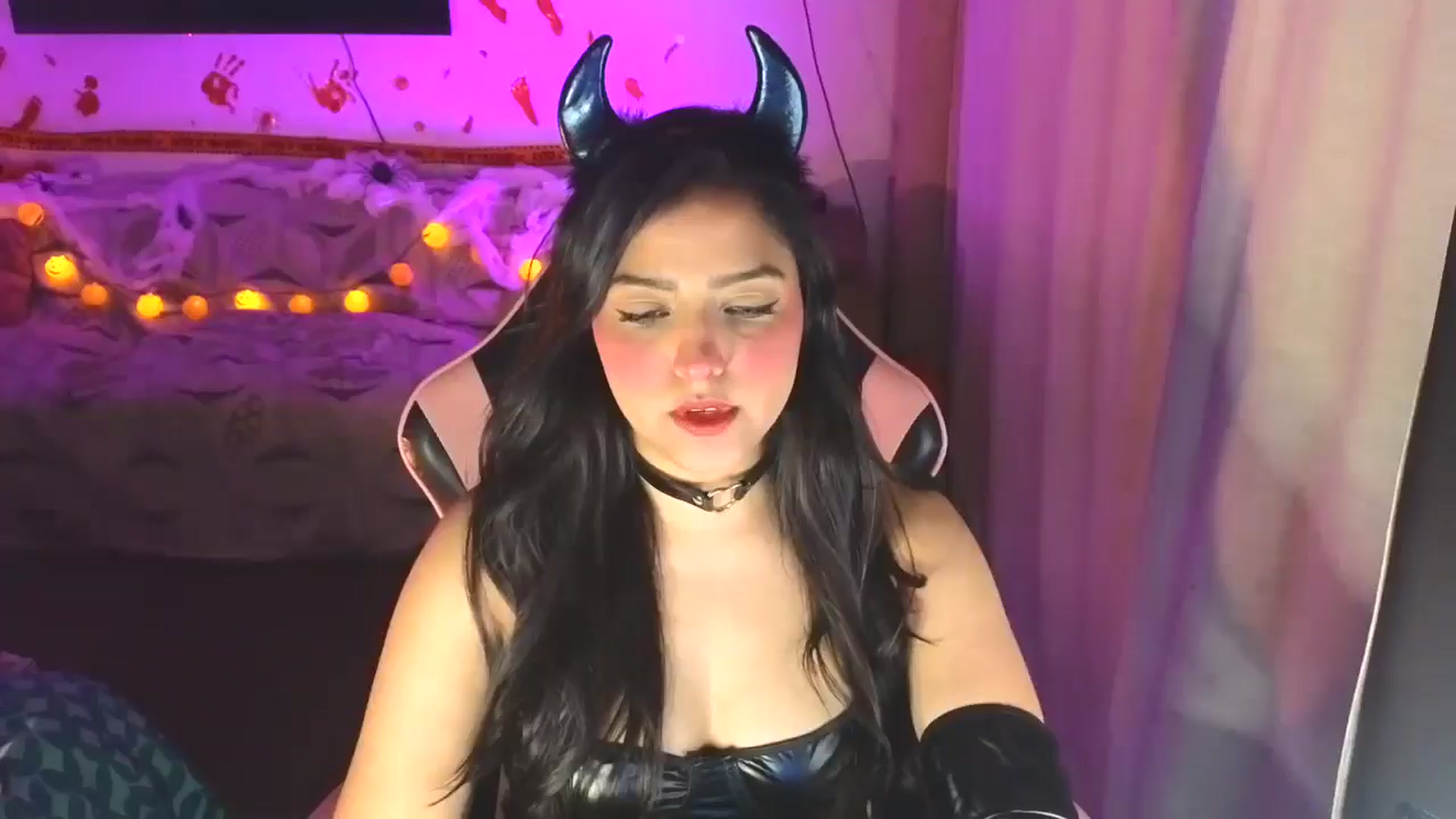 Gallery image thumbnail from LatinaMilf_'s myfreecams stream on, 10/20/2025, 05:12 image 1 of 20