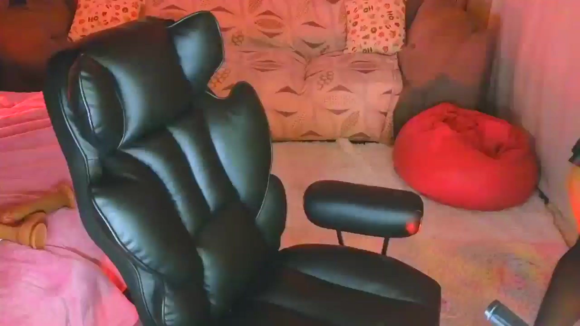 Gallery image thumbnail from LatinaMilf_'s myfreecams stream on, 03/30/2026, 09:00 image 1 of 20