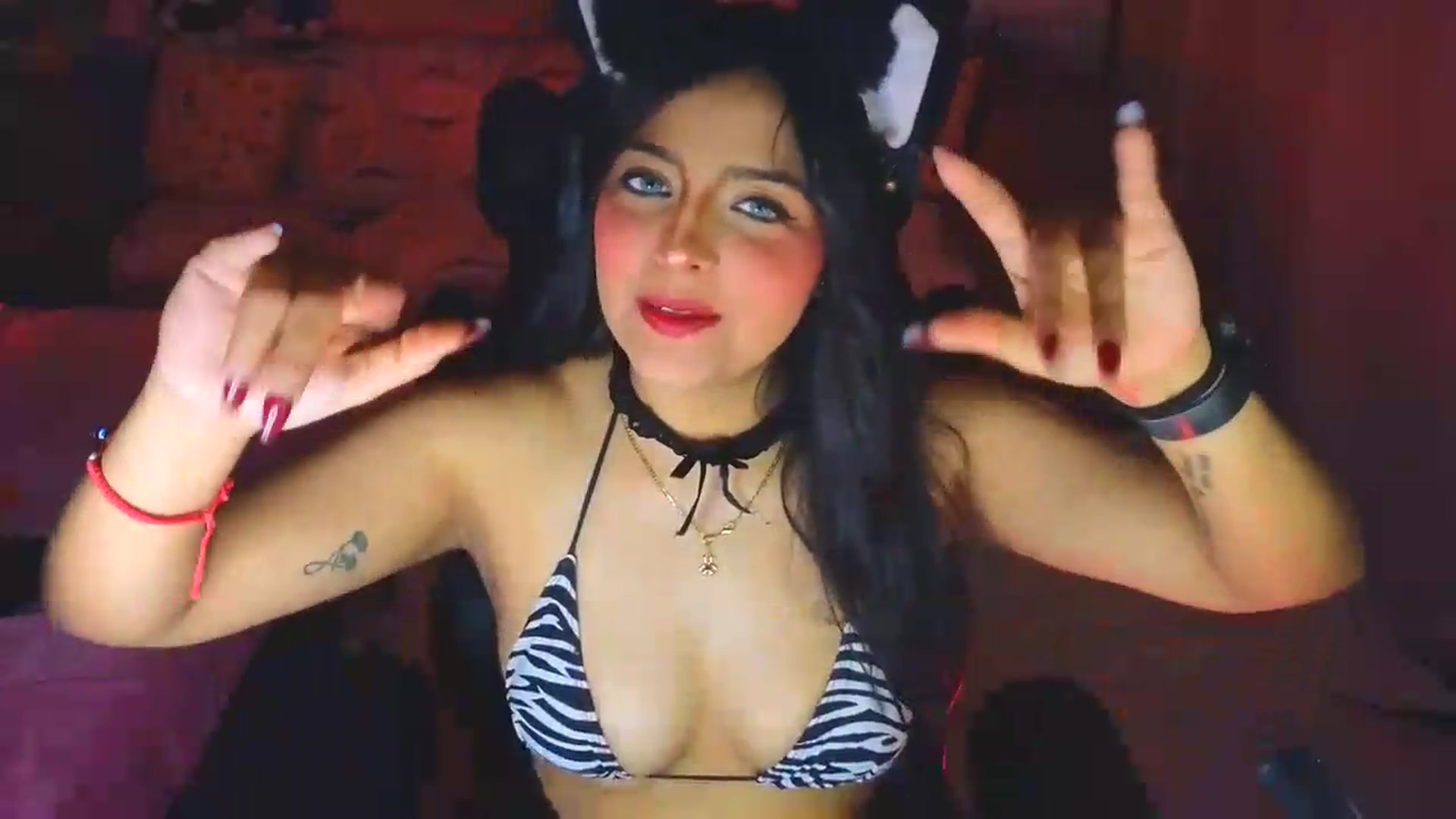 Gallery image thumbnail from LatinaMilf_'s myfreecams stream on, 07/01/2026, 05:37 image 6 of 20