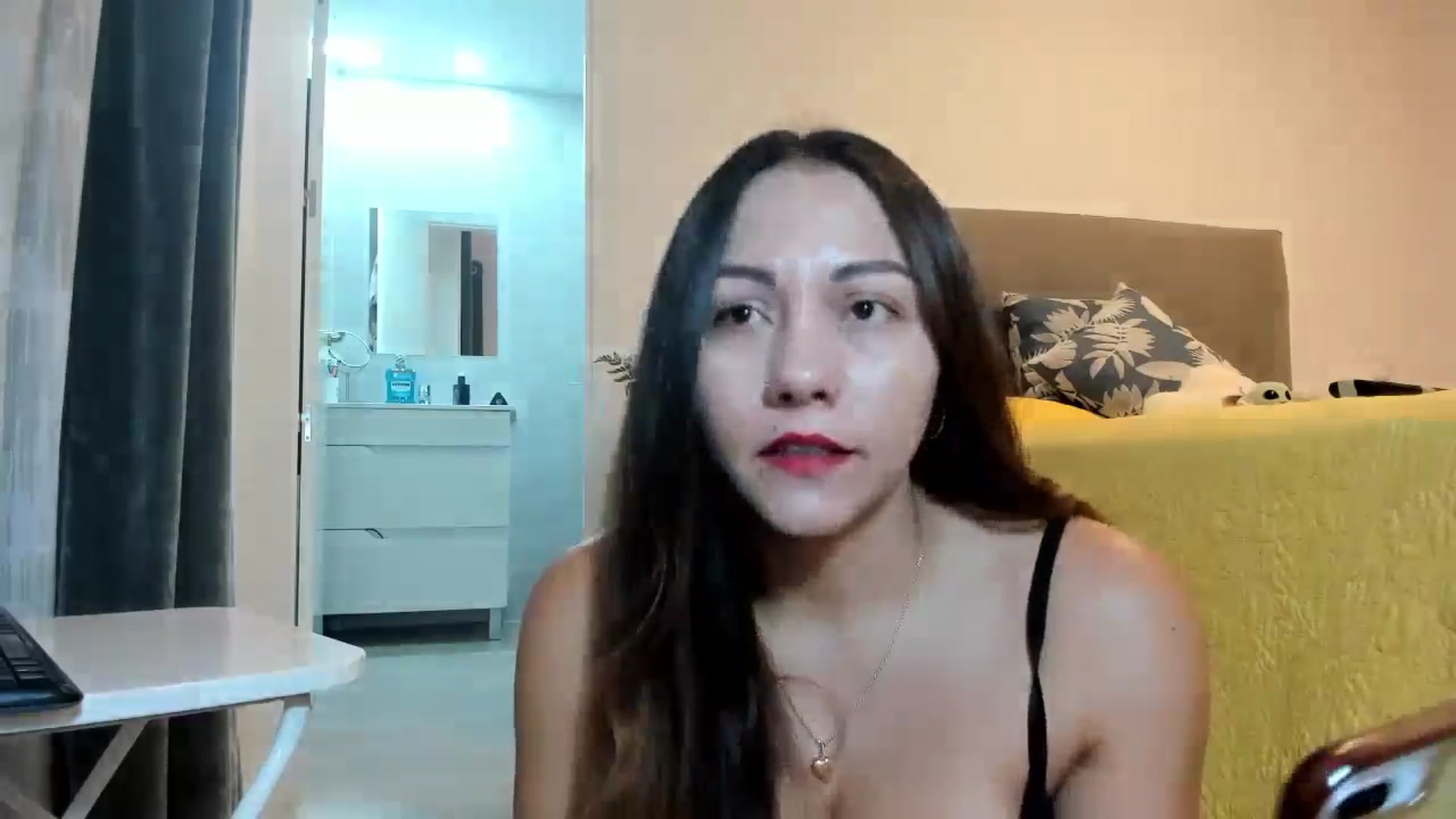 Gallery image thumbnail from Latina_cum's myfreecams stream on, 10/14/2024, 11:04 image 15 of 20