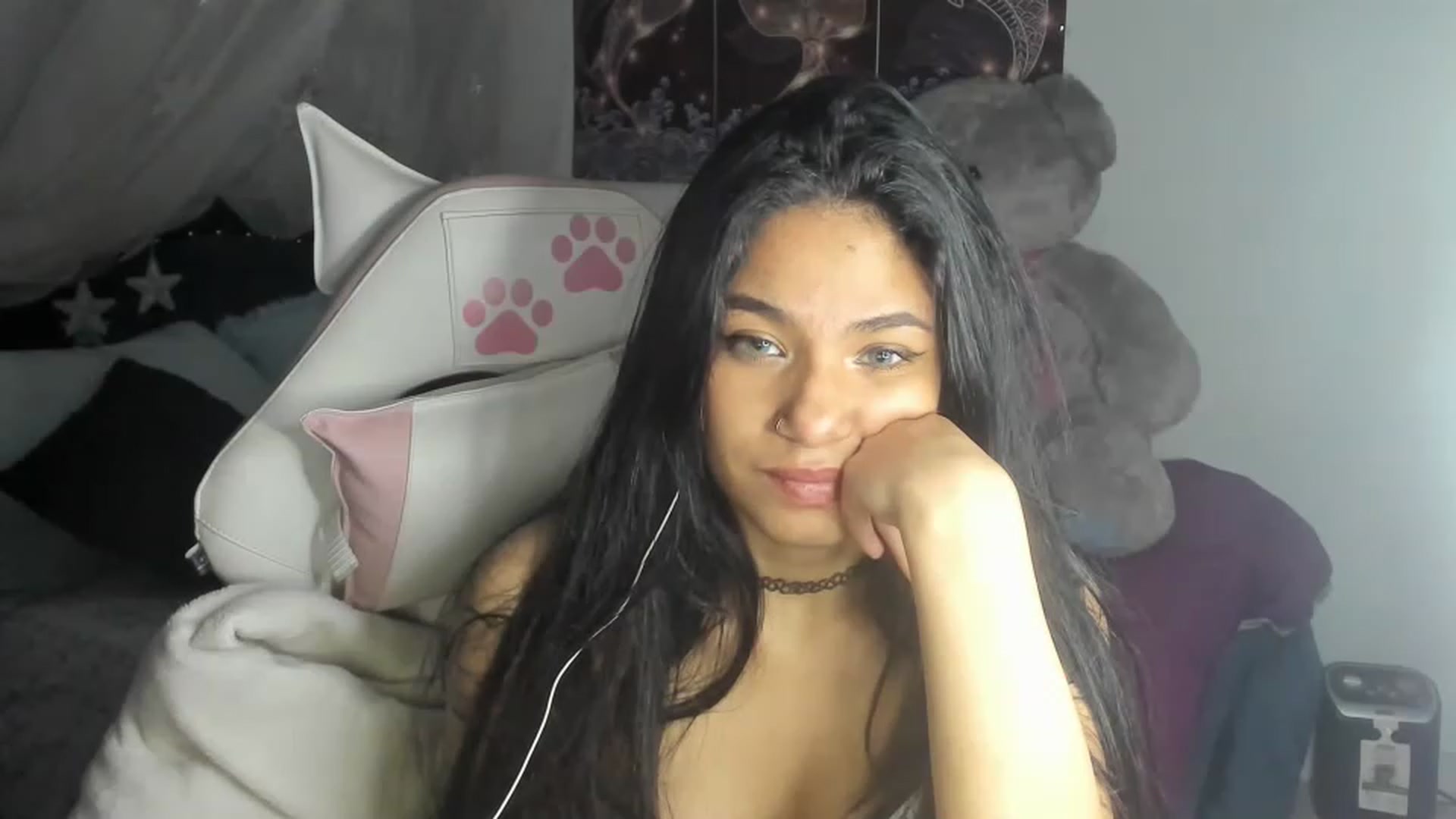 Gallery image thumbnail from Latinangel1_'s myfreecams stream on, 11/18/2022, 04:46 image 13 of 20