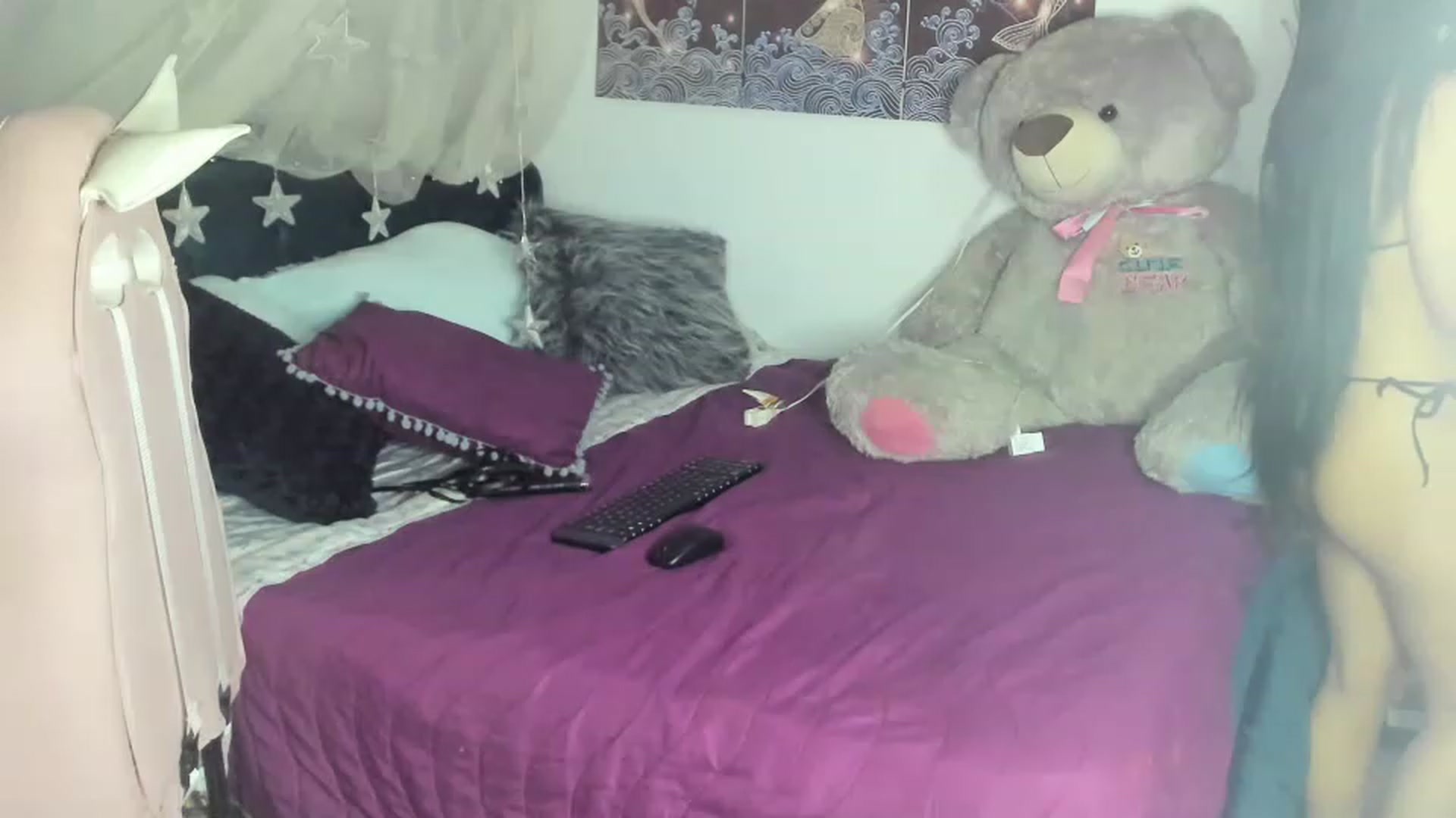 Gallery image thumbnail from Latinangel1_'s myfreecams stream on, 11/23/2022, 04:40 image 19 of 20