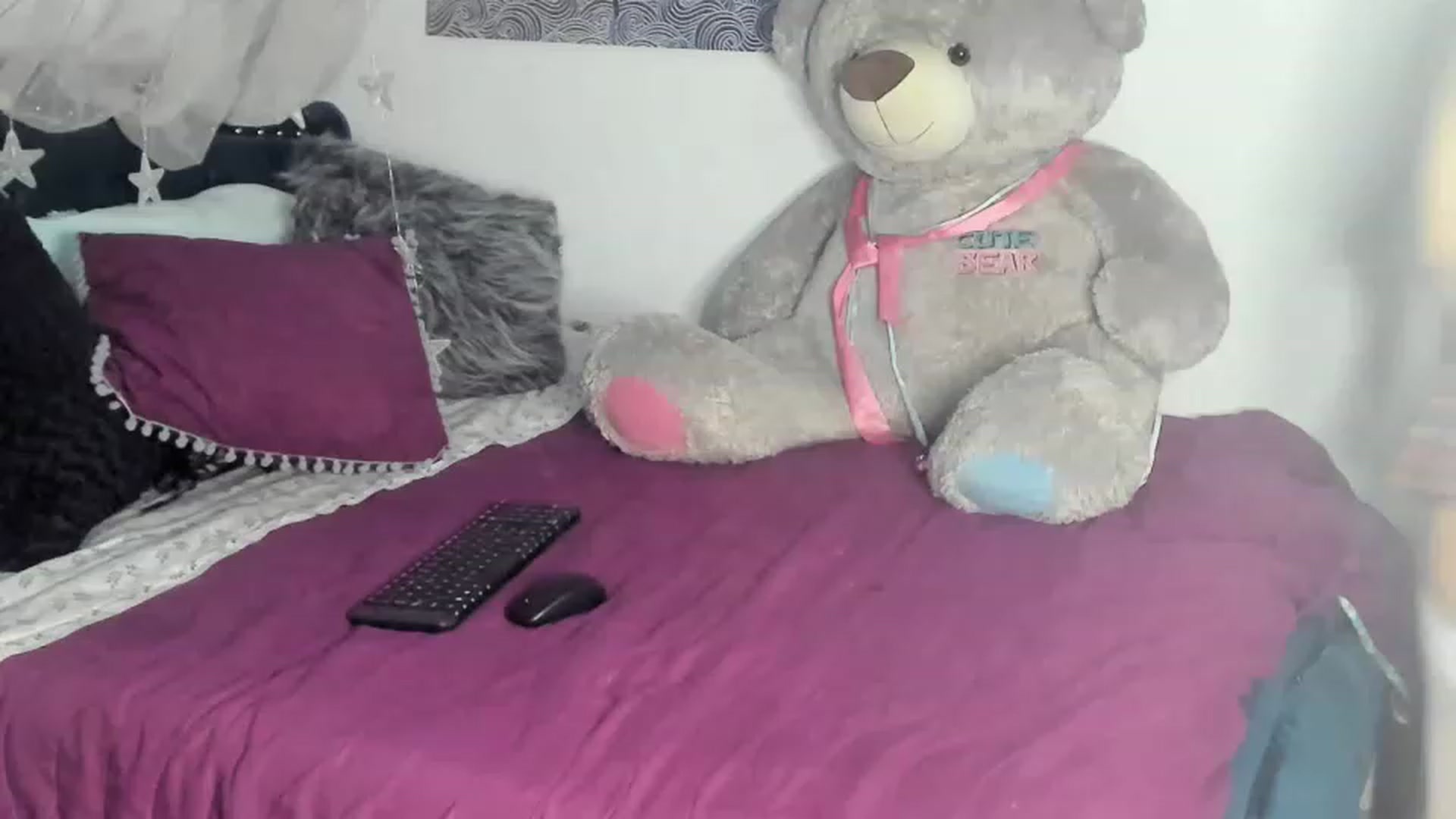 Gallery image thumbnail from Latinangel1_'s myfreecams stream on, 11/28/2022, 06:09 image 13 of 20