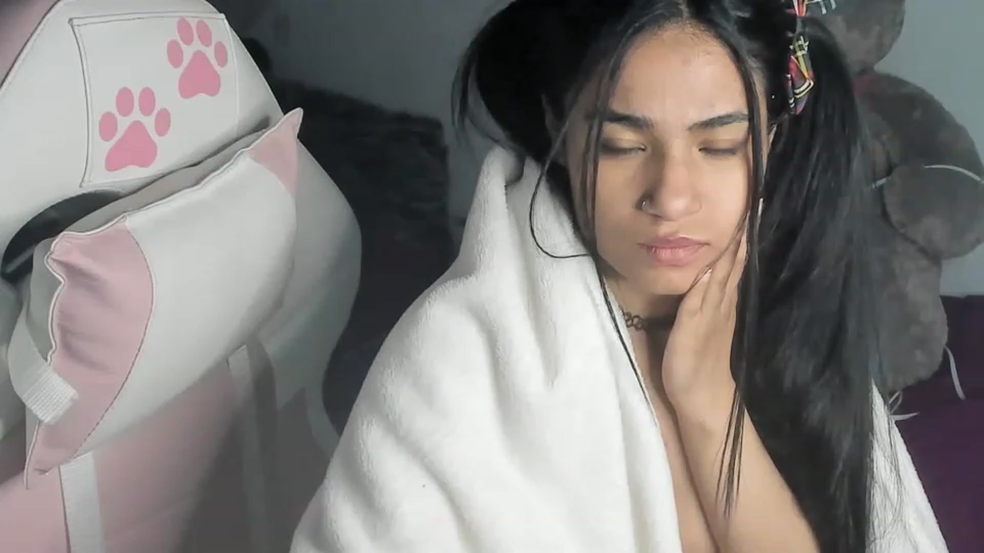 Gallery image thumbnail from Latinangel1_'s myfreecams stream on, 11/28/2022, 10:16 image 18 of 20