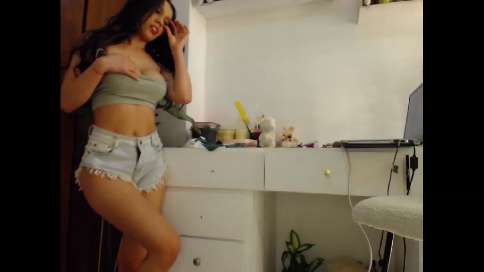 Gallery image thumbnail from Latinrico01's myfreecams stream on, 04/16/2023, 23:41 image 14 of 20