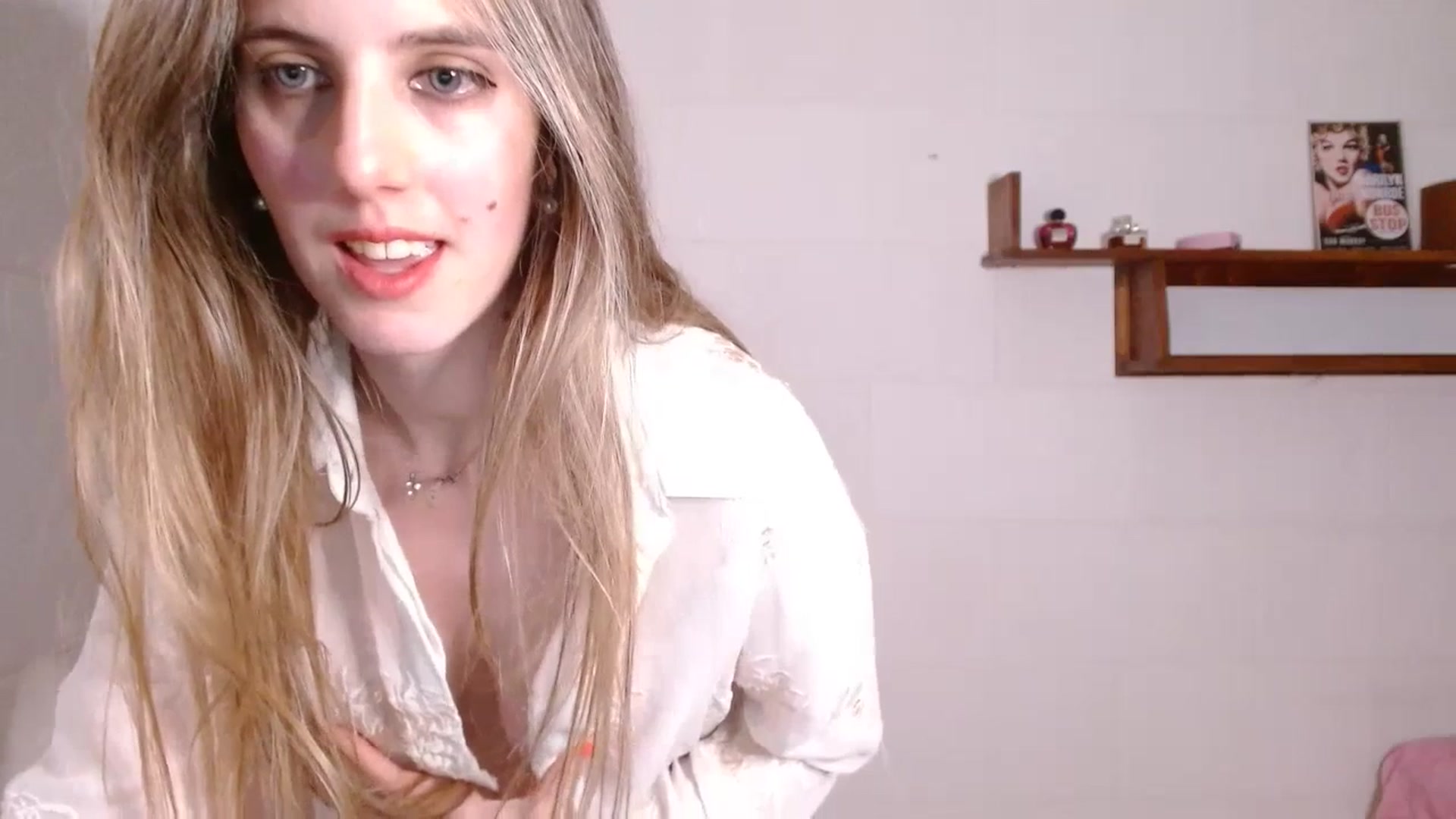 Gallery image thumbnail from Latinsophiexx's myfreecams stream on, 07/17/2023, 19:11 image 10 of 20