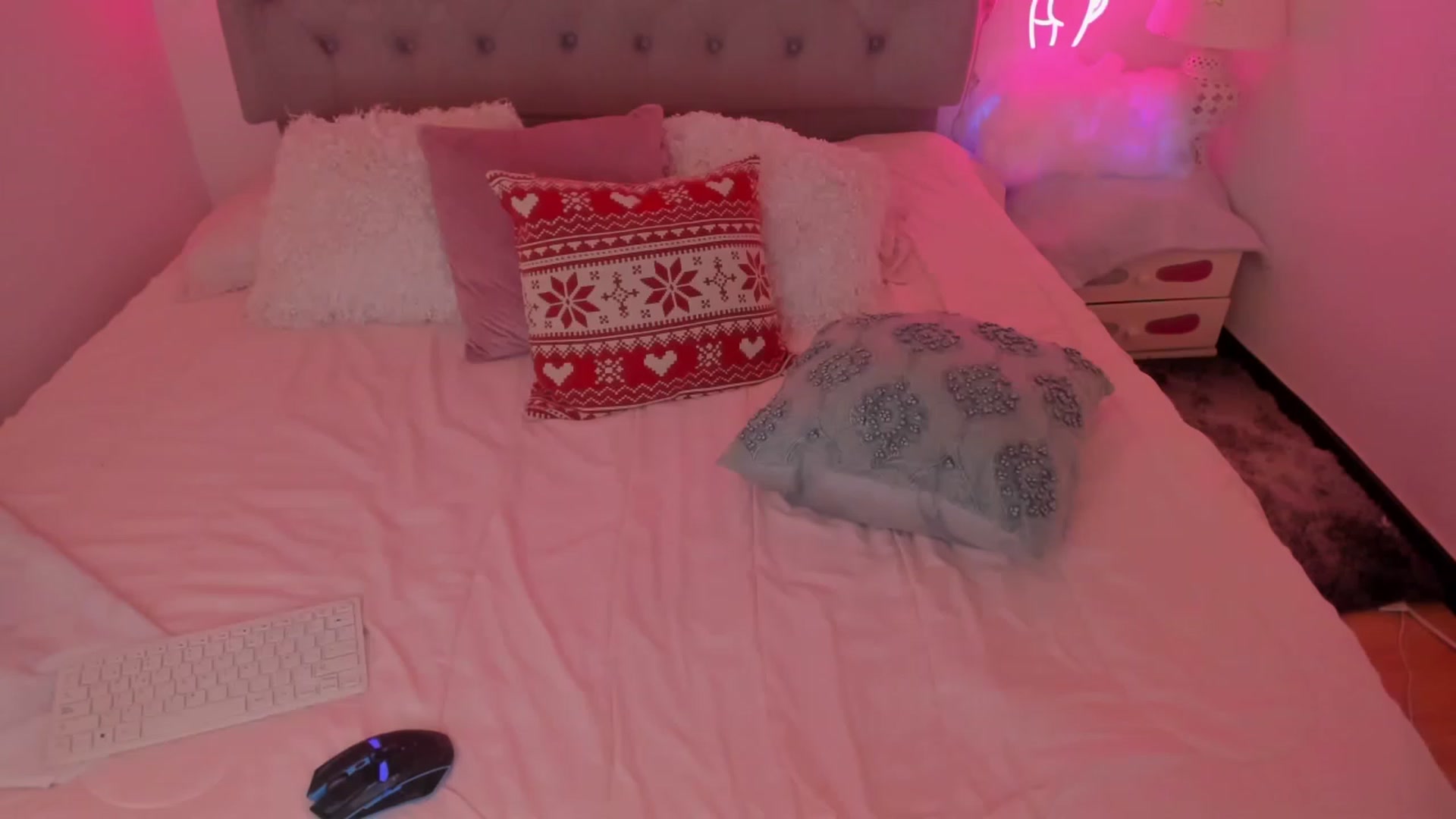 Gallery image thumbnail from Lau_123's myfreecams stream on, 11/15/2022, 07:44 image 5 of 20