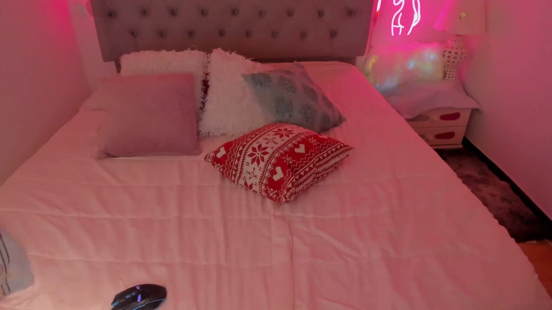 Gallery image thumbnail from Lau_123's myfreecams stream on, 12/01/2022, 08:00 image 20 of 20