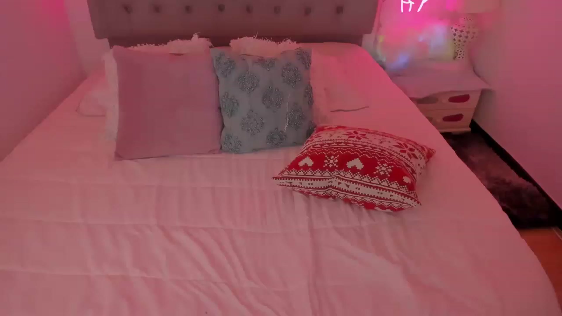 Gallery image thumbnail from Lau_123's myfreecams stream on, 11/28/2022, 04:40 image 17 of 20