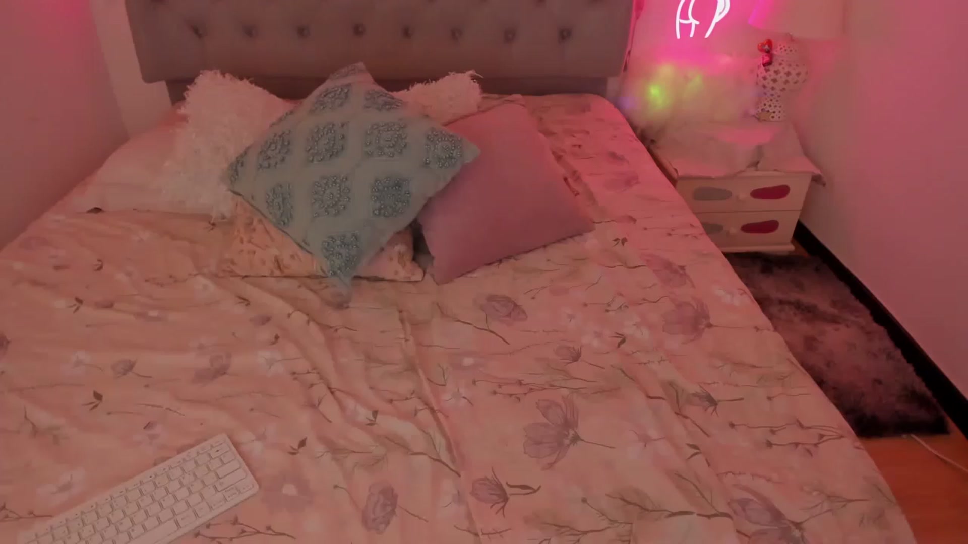 Gallery image thumbnail from Lau_123's myfreecams stream on, 03/31/2023, 06:16 image 9 of 20