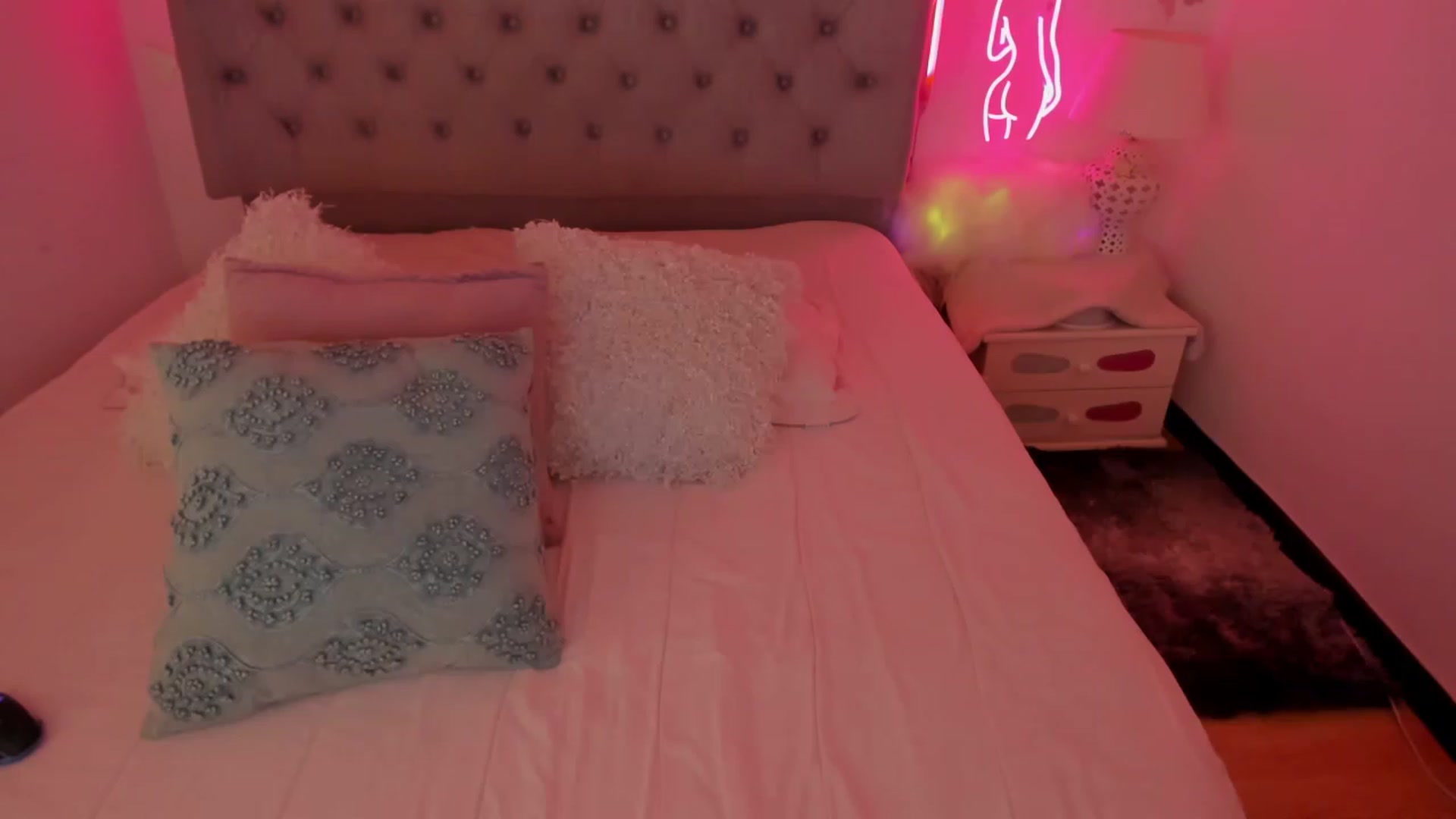 Gallery image thumbnail from Lau_123's myfreecams stream on, 04/17/2023, 06:28 image 14 of 20