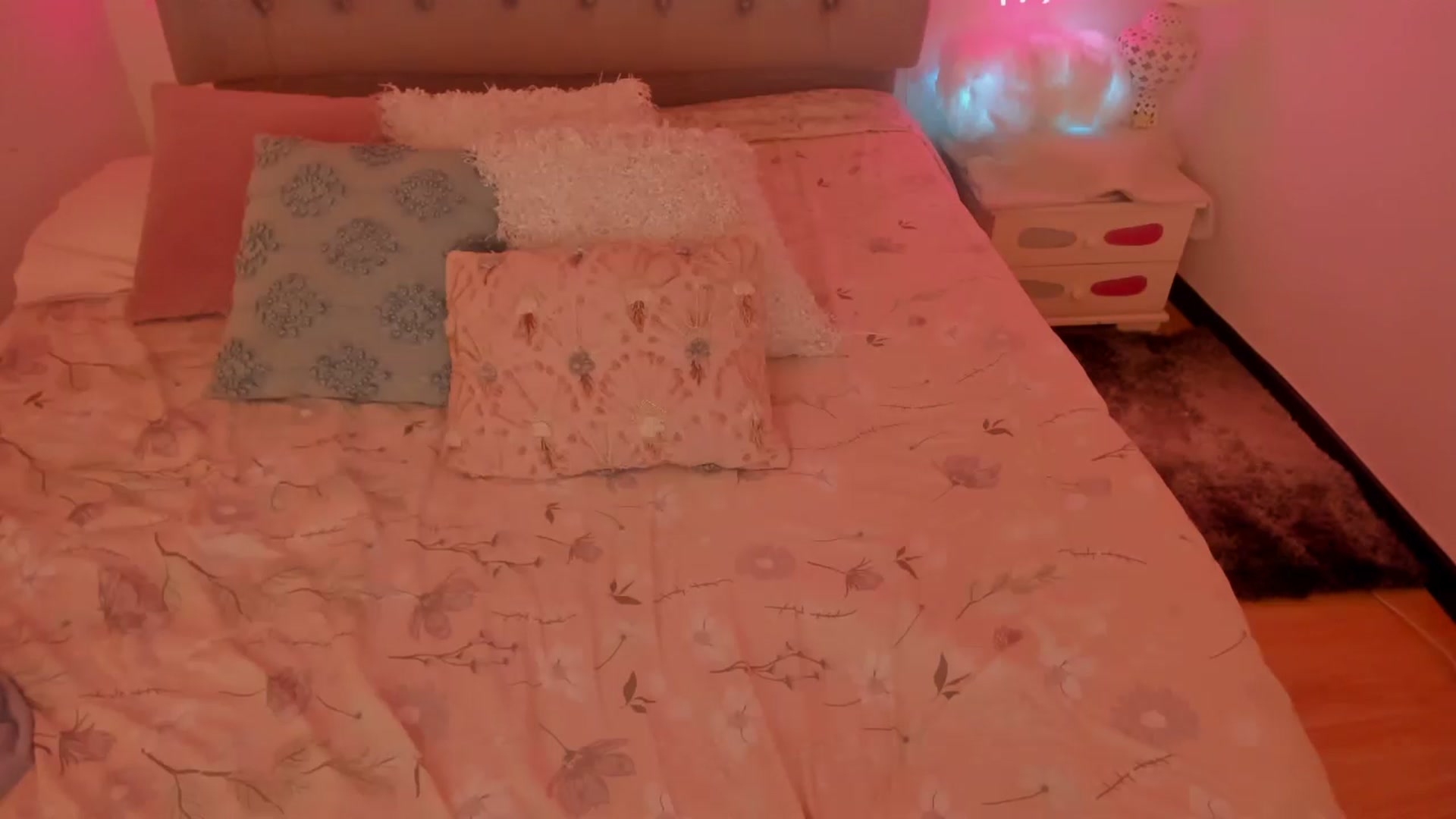 Gallery image thumbnail from Lau_123's myfreecams stream on, 07/17/2023, 10:48 image 4 of 20