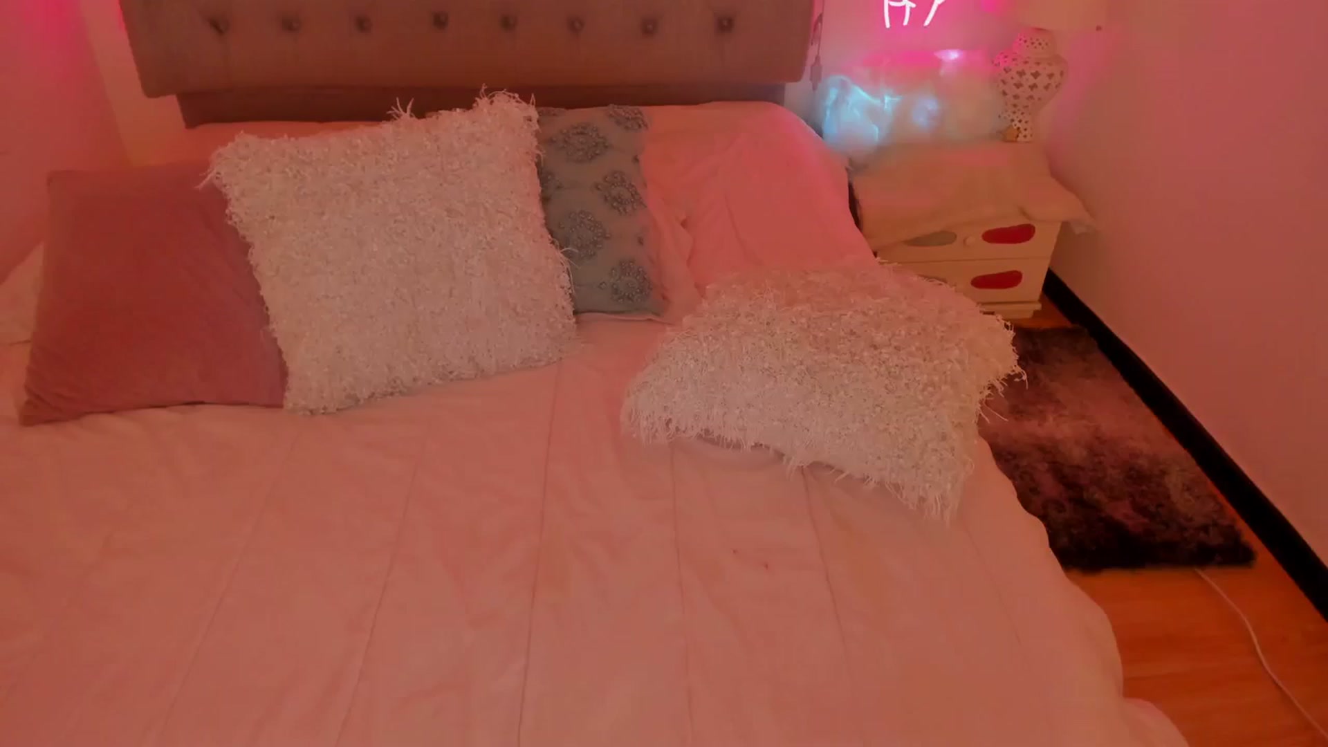 Gallery image thumbnail from Lau_123's myfreecams stream on, 08/17/2023, 10:37 image 1 of 20