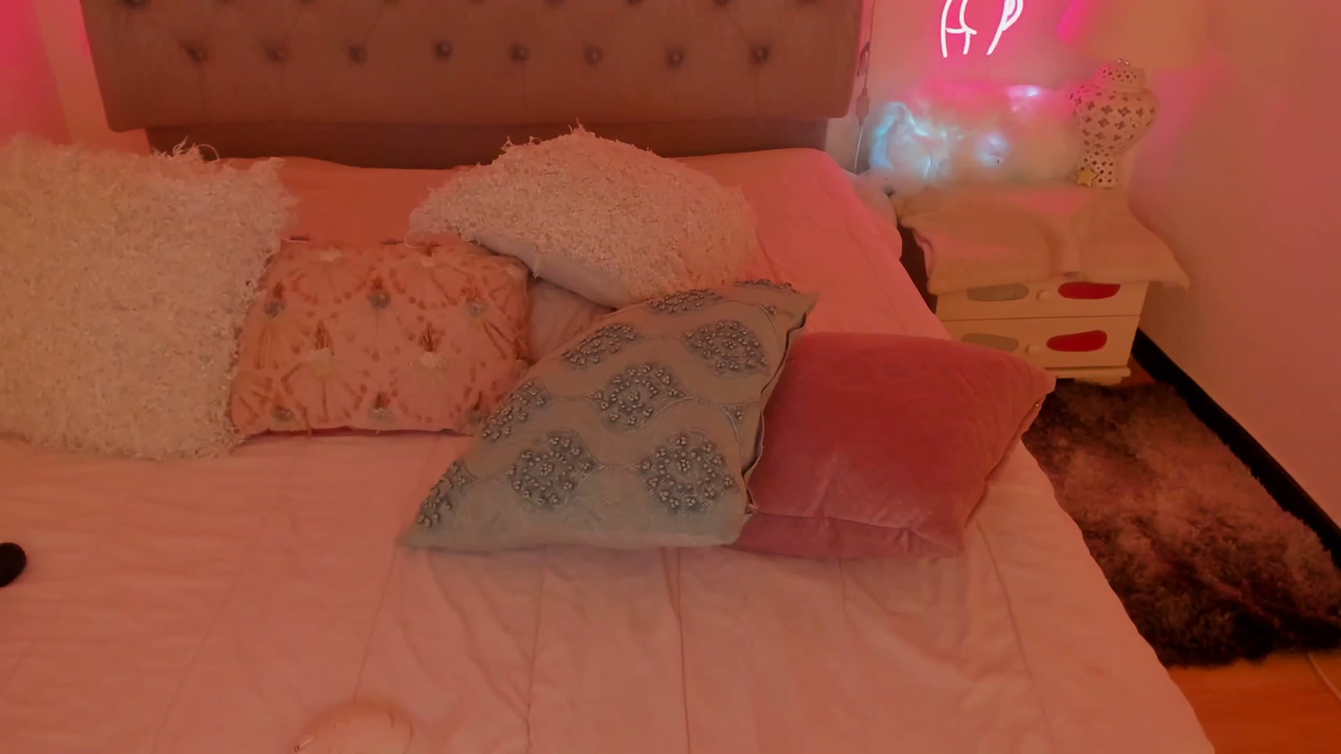 Gallery image thumbnail from Lau_123's myfreecams stream on, 08/27/2023, 08:45 image 8 of 20