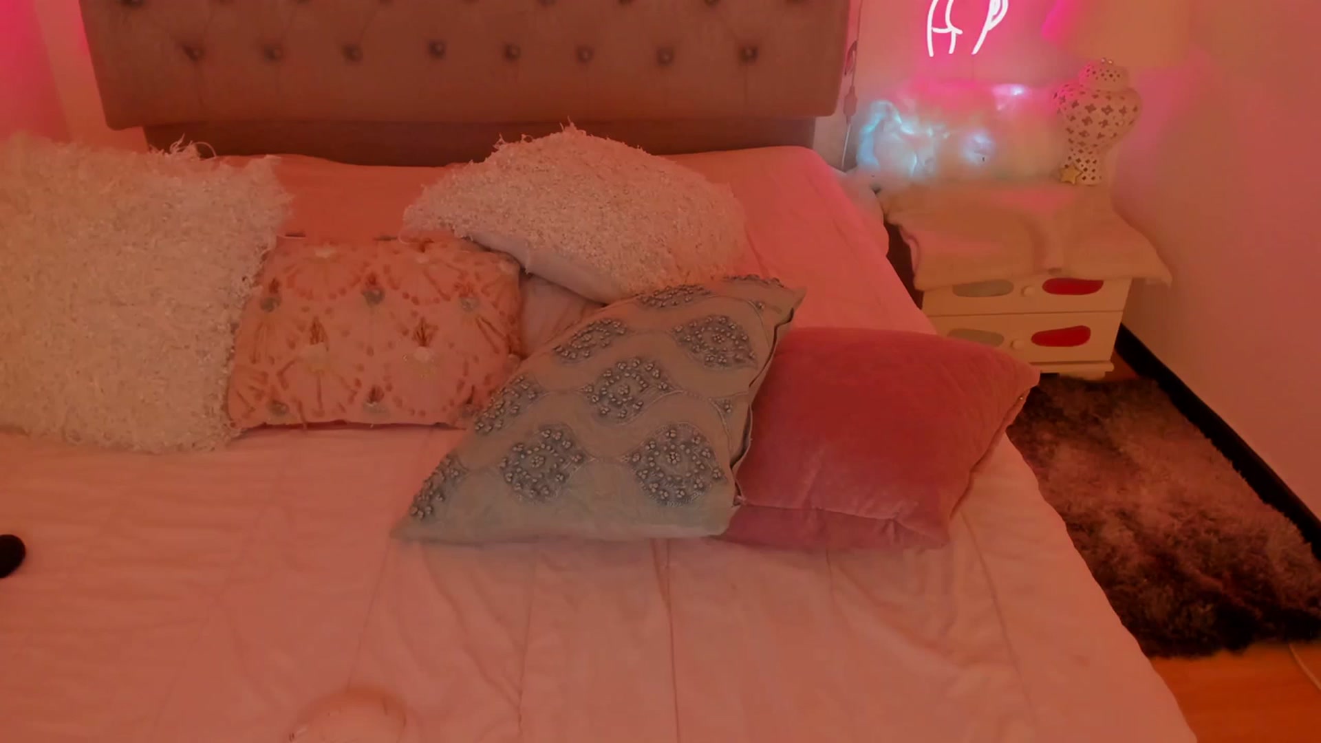 Gallery image thumbnail from Lau_123's myfreecams stream on, 08/27/2023, 08:45 image 10 of 20