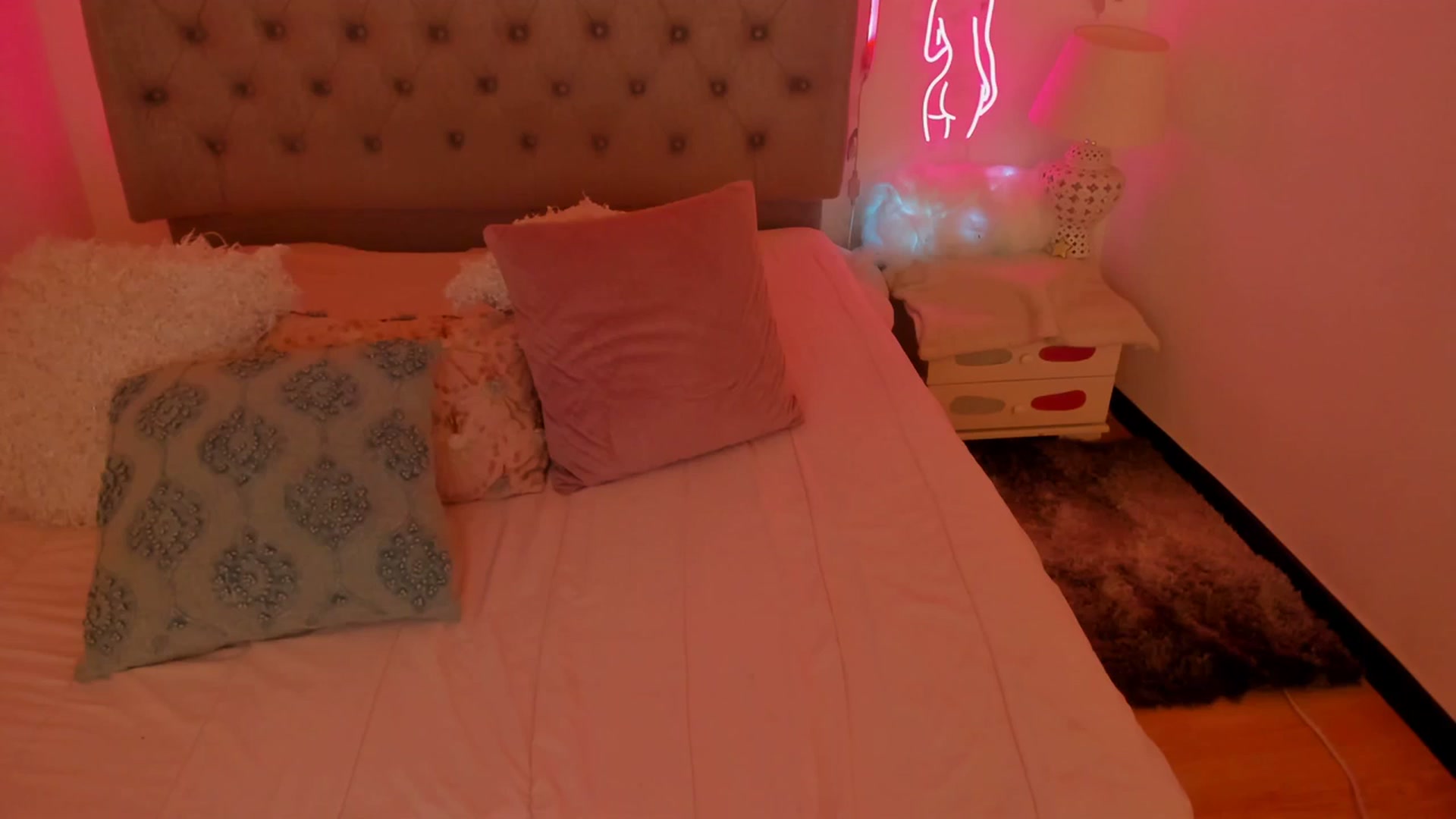 Gallery image thumbnail from Lau_123's myfreecams stream on, 08/27/2023, 10:41 image 1 of 20