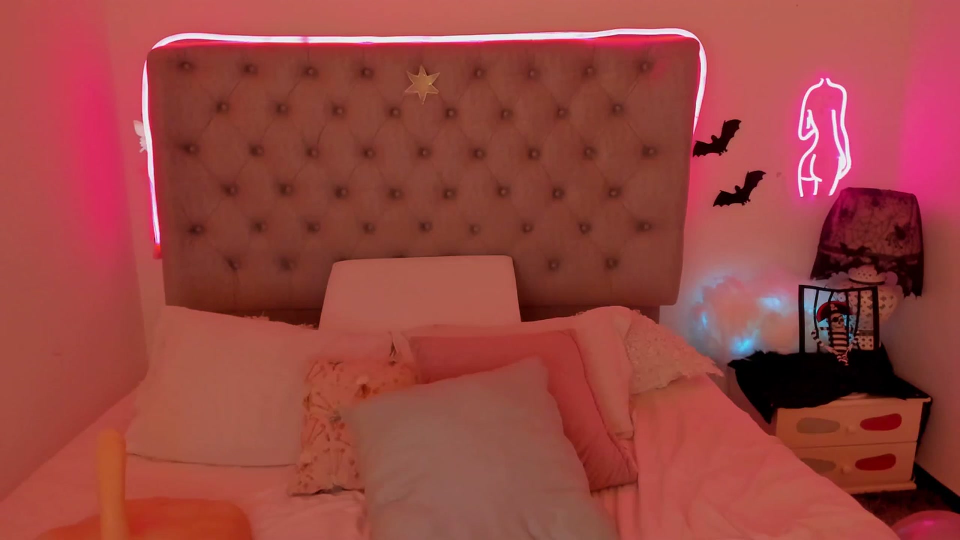 Gallery image thumbnail from Lau_123's myfreecams stream on, 10/16/2023, 08:57 image 13 of 20
