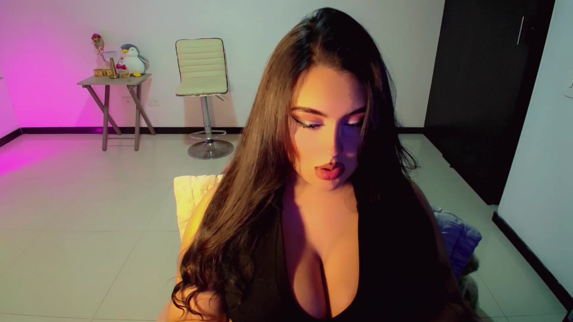 Gallery image thumbnail from LauraCrazzy's myfreecams stream on, 08/18/2025, 01:05 image 7 of 20